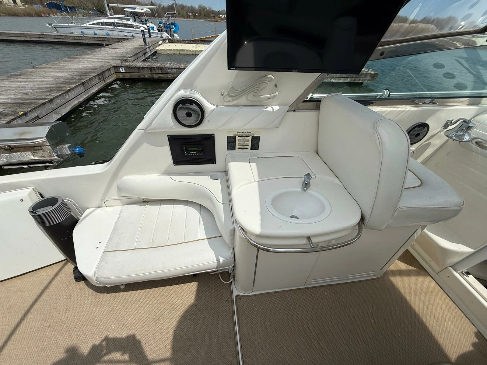 1996 Sea Ray 370 Sundancer 37