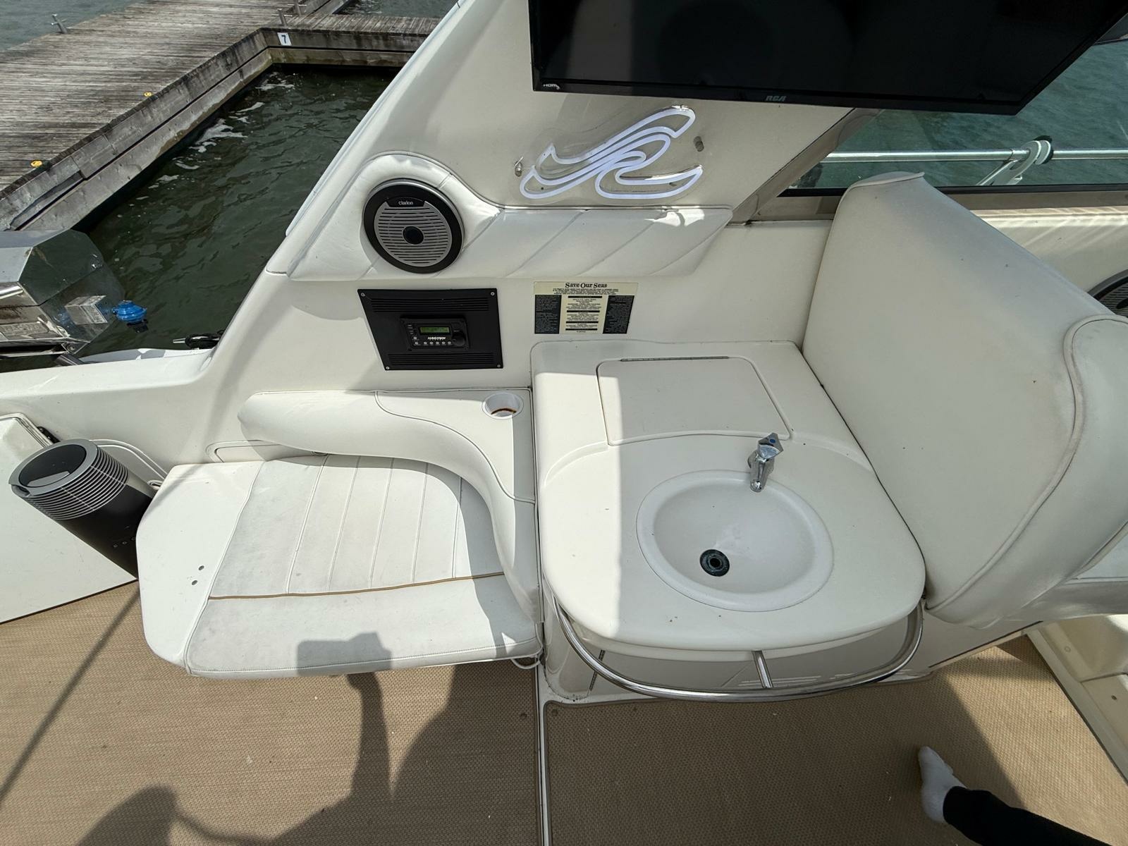 1996 Sea Ray 370 Sundancer 37