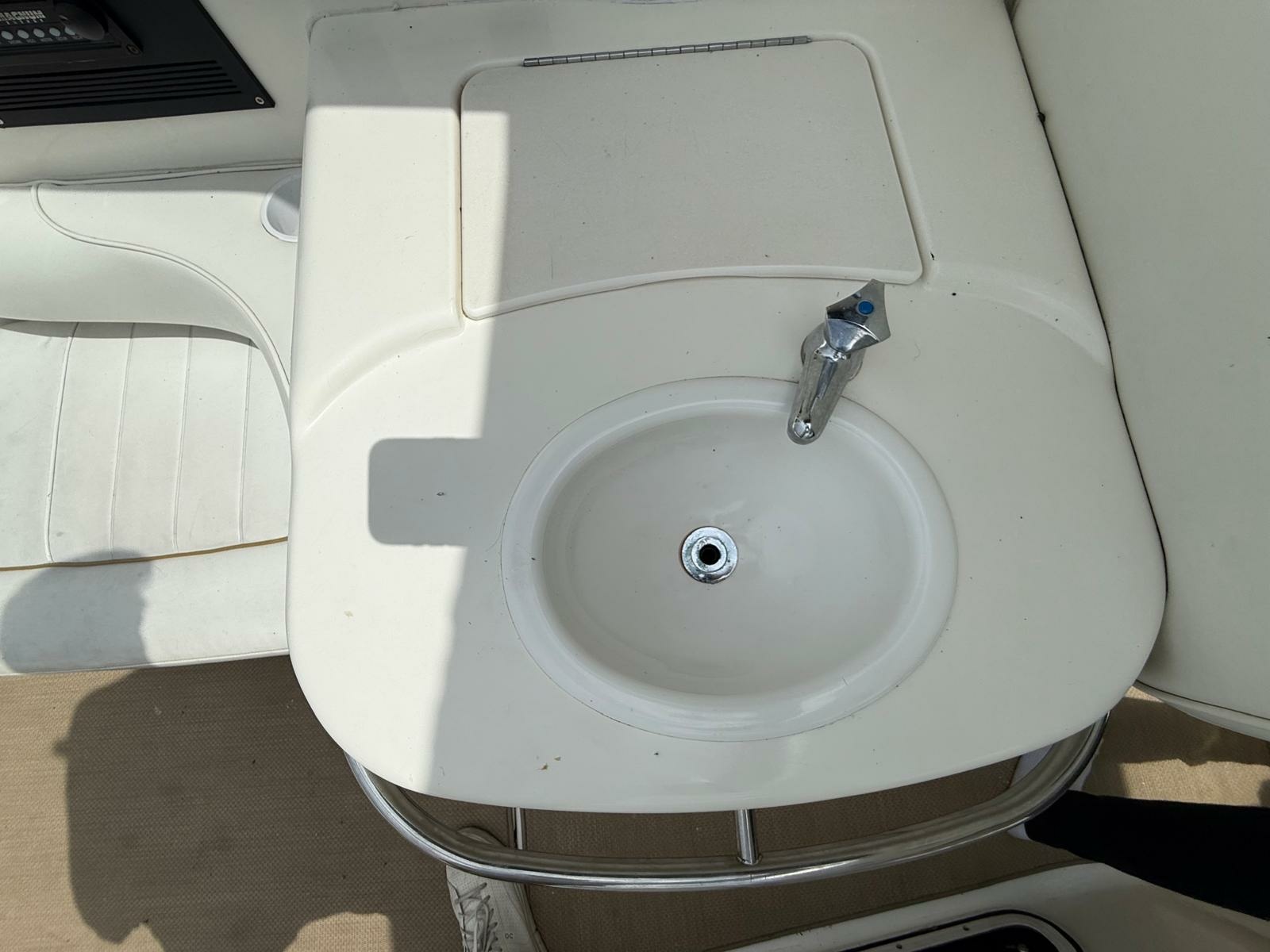 1996 Sea Ray 370 Sundancer 37