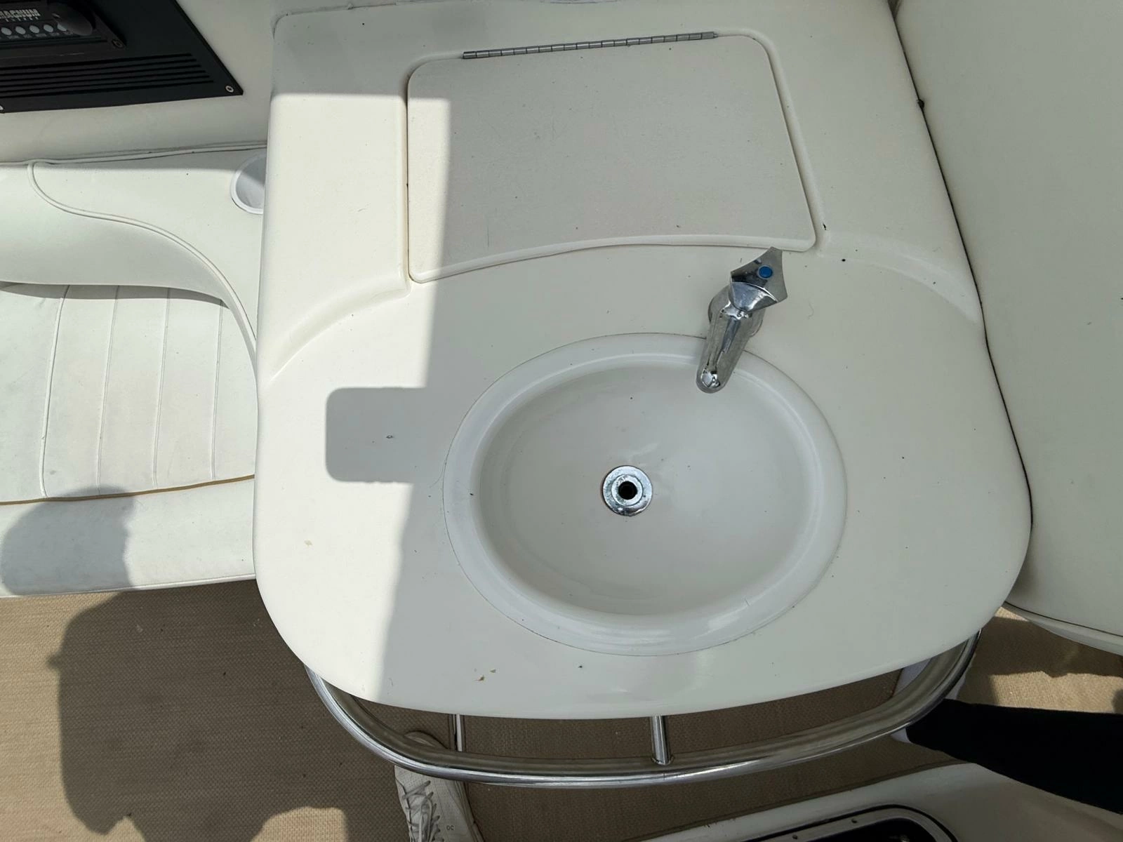 1996 Sea Ray 370 Sundancer 37