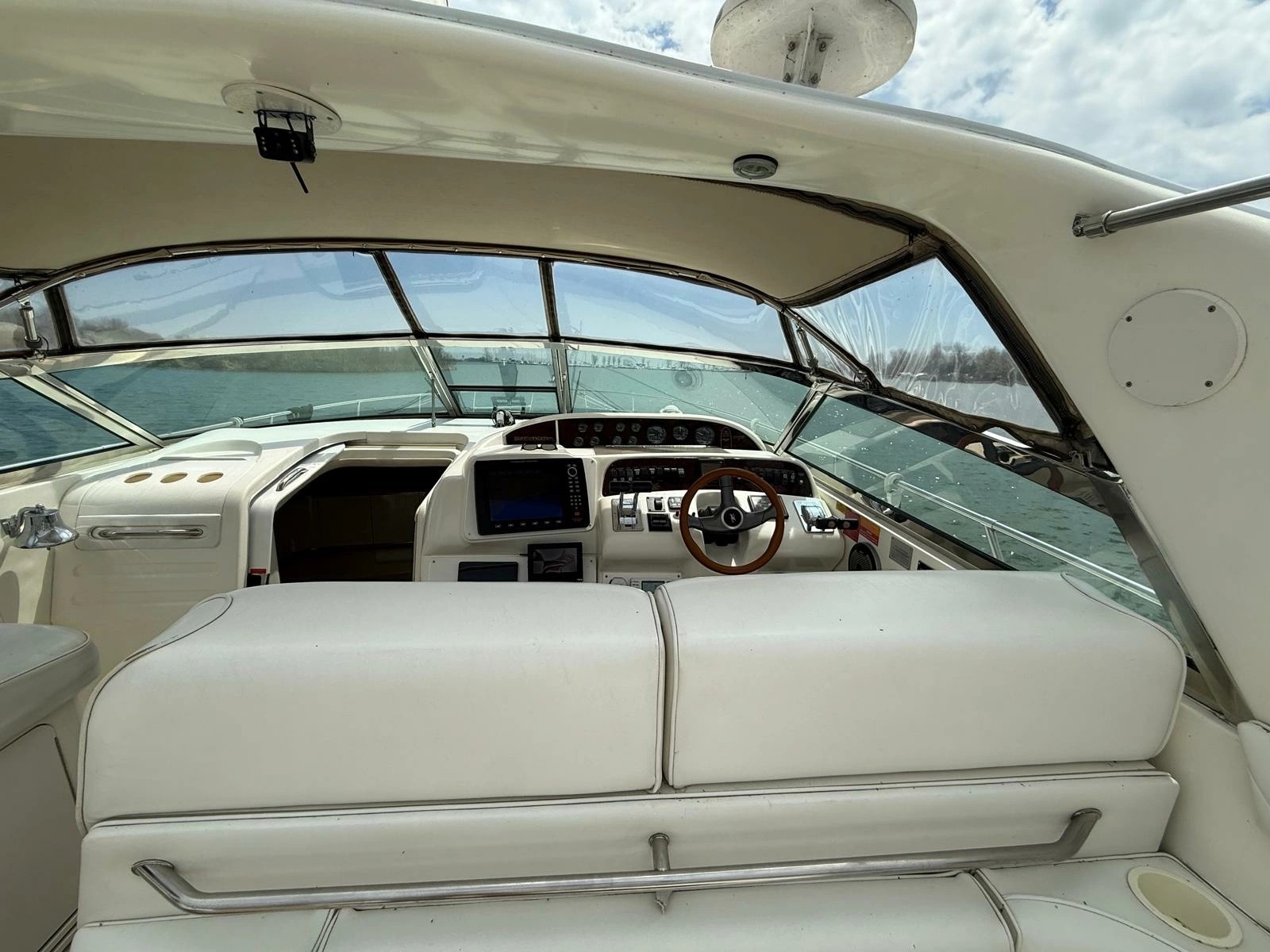 1996 Sea Ray 370 Sundancer 37