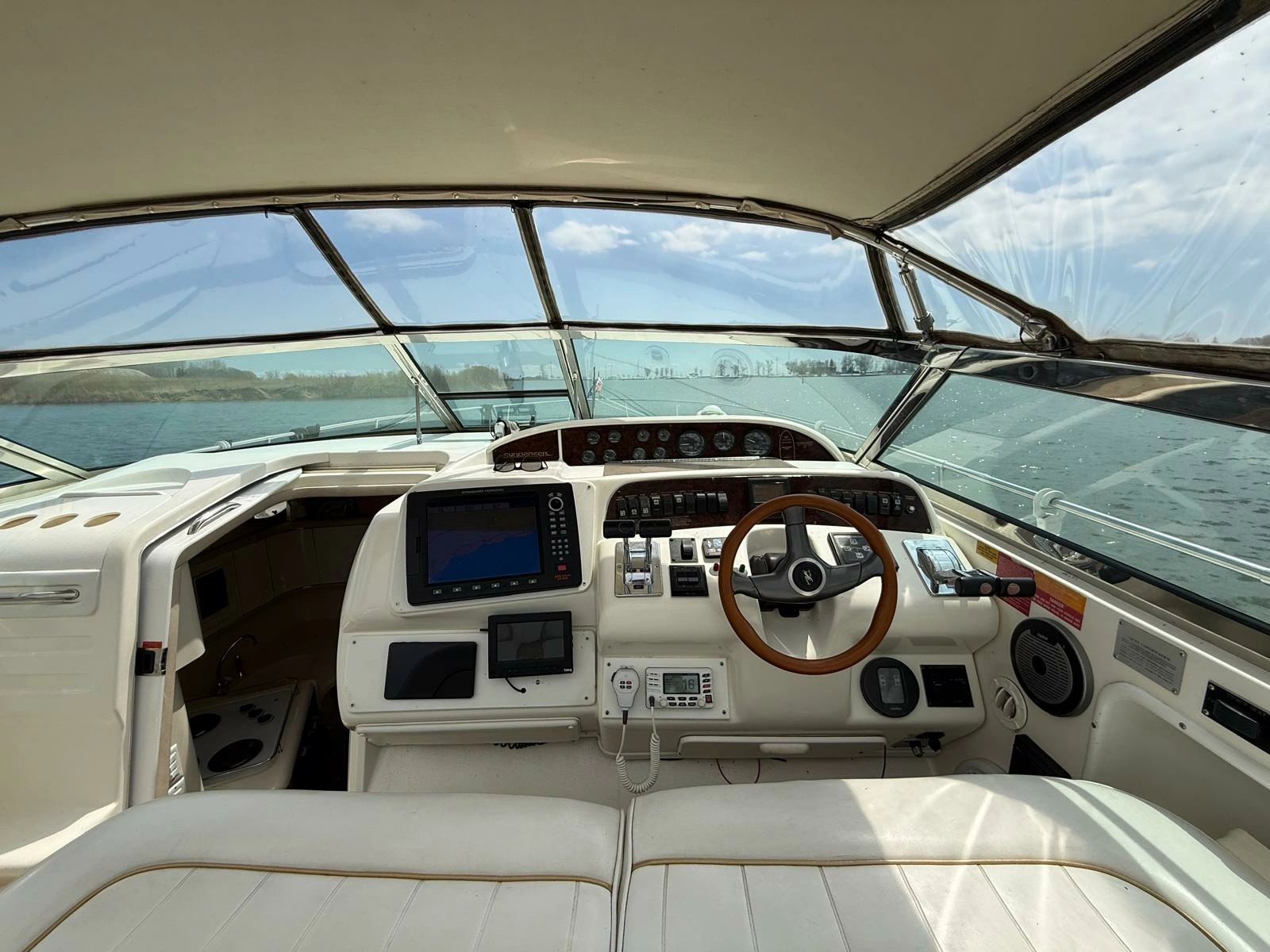 1996 Sea Ray 370 Sundancer 37