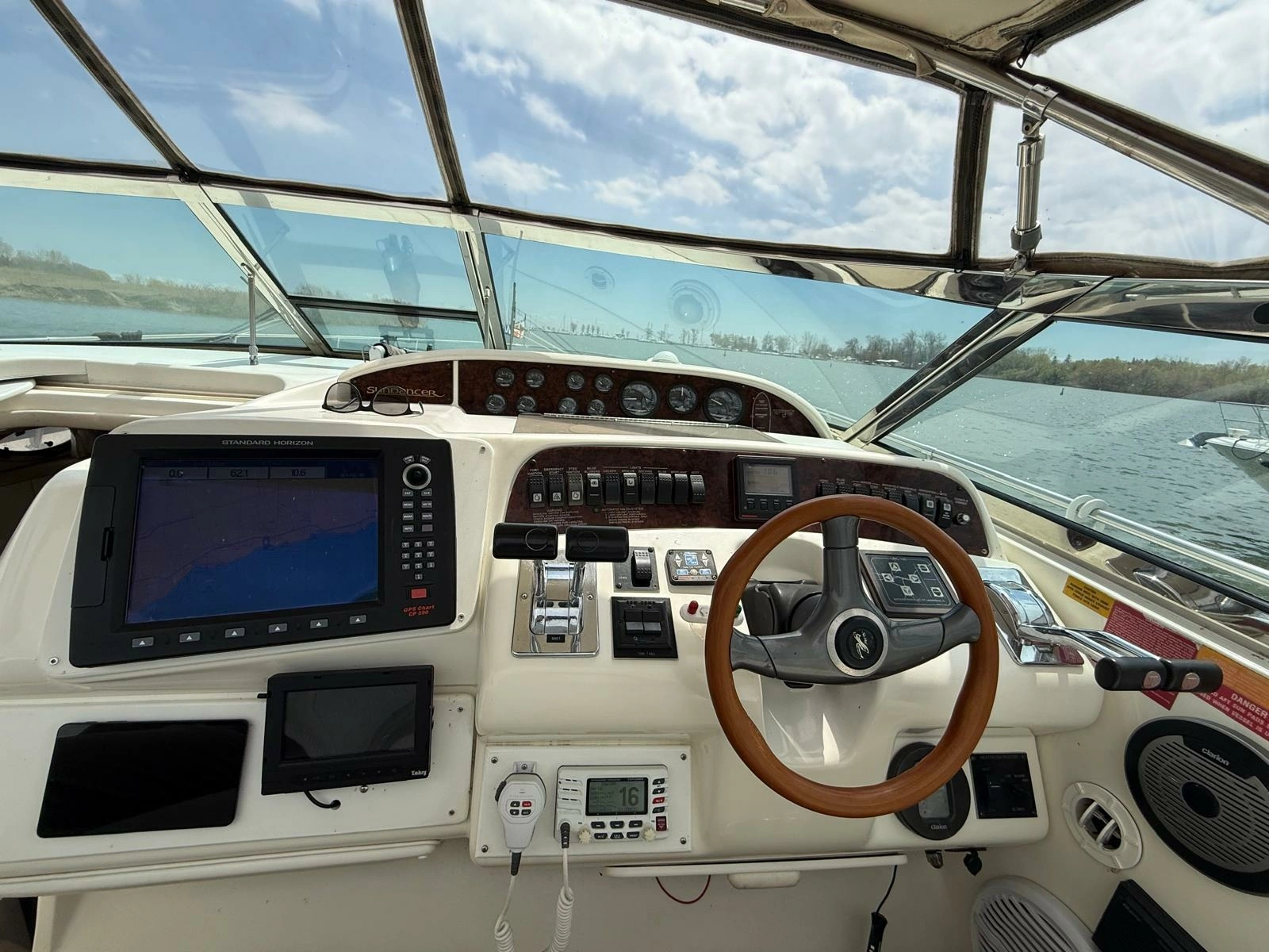 1996 Sea Ray 370 Sundancer 37