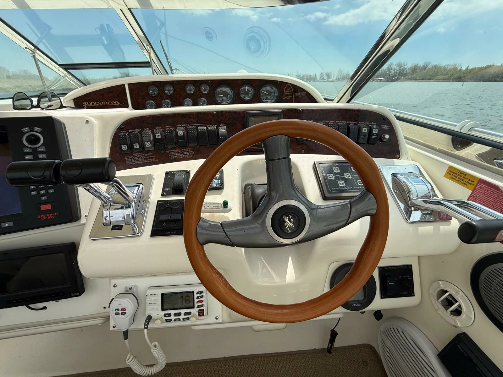 1996 Sea Ray 370 Sundancer 37