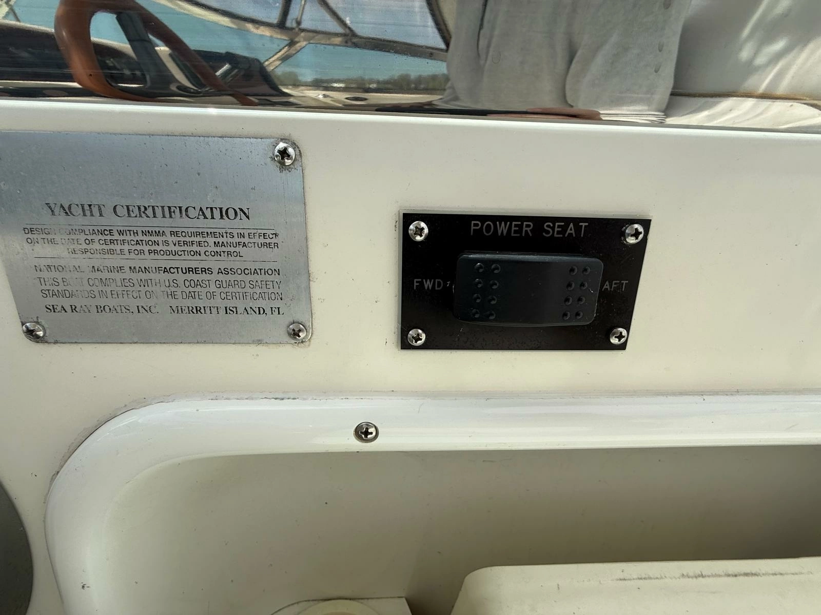 1996 Sea Ray 370 Sundancer 37