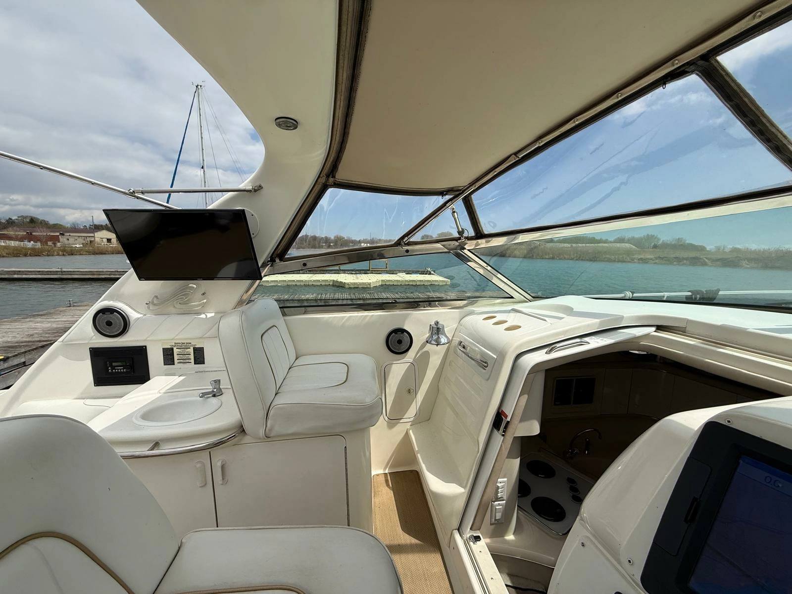 1996 Sea Ray 370 Sundancer 37