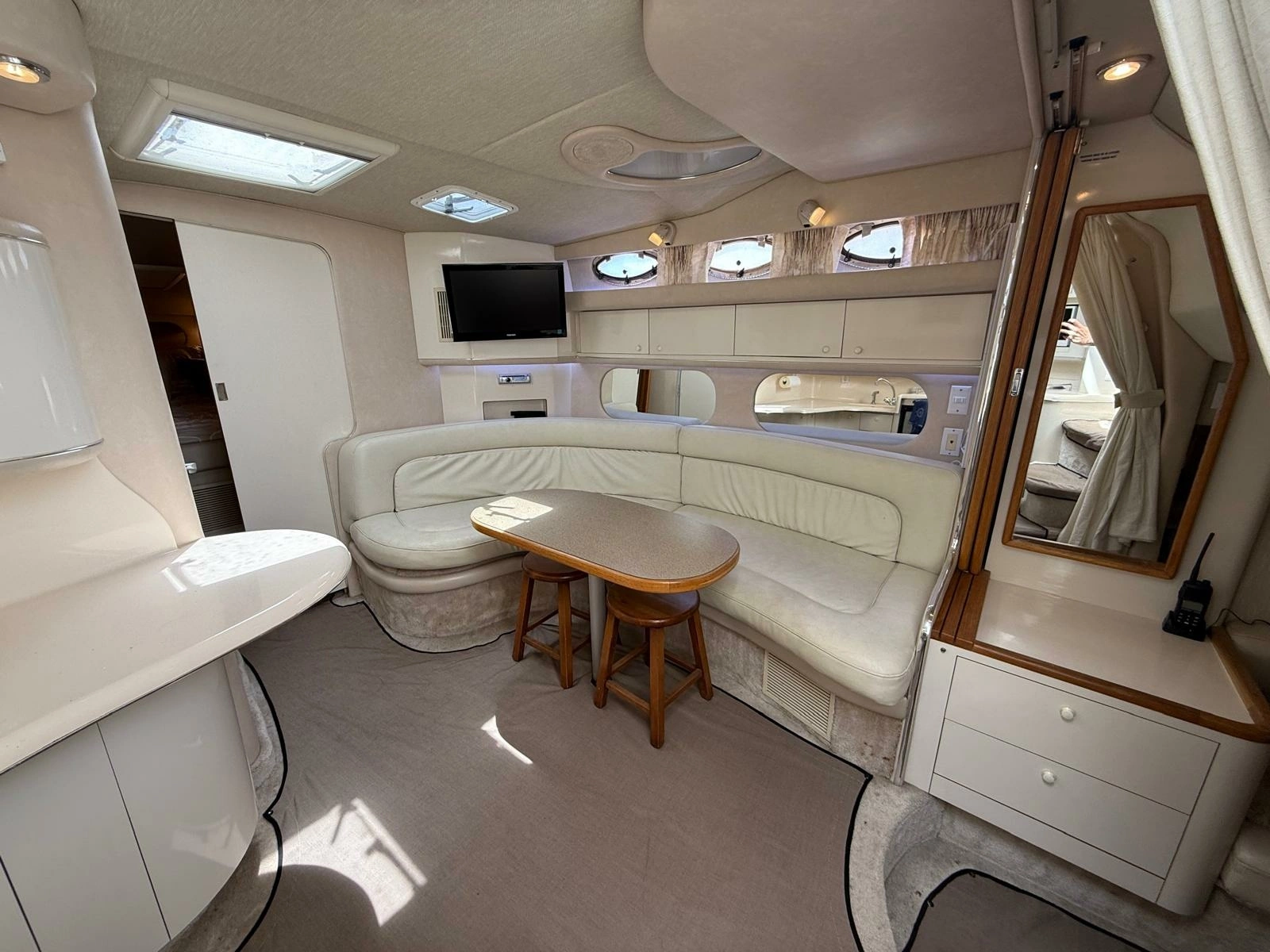 1996 Sea Ray 370 Sundancer 37