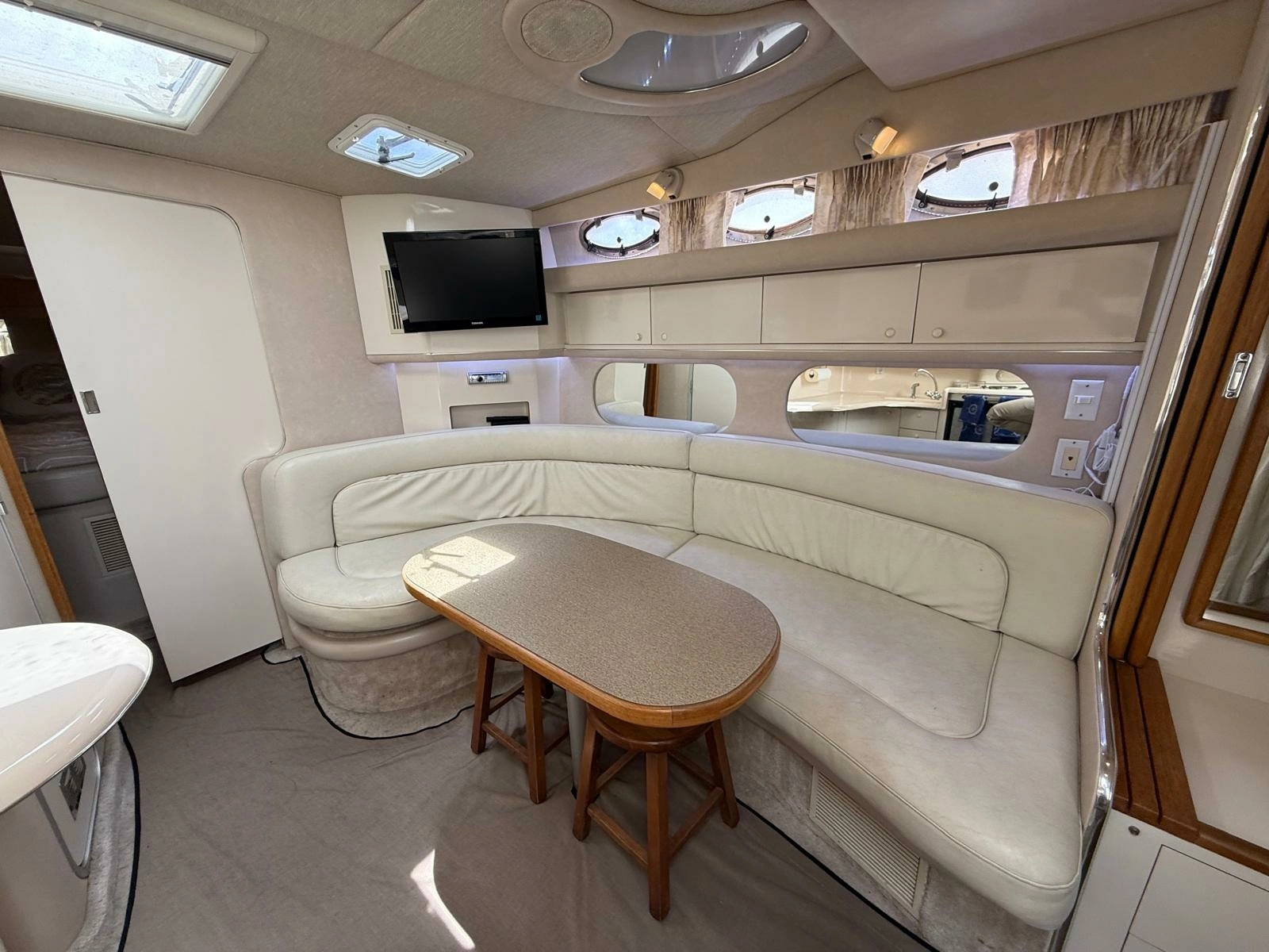 1996 Sea Ray 370 Sundancer 37