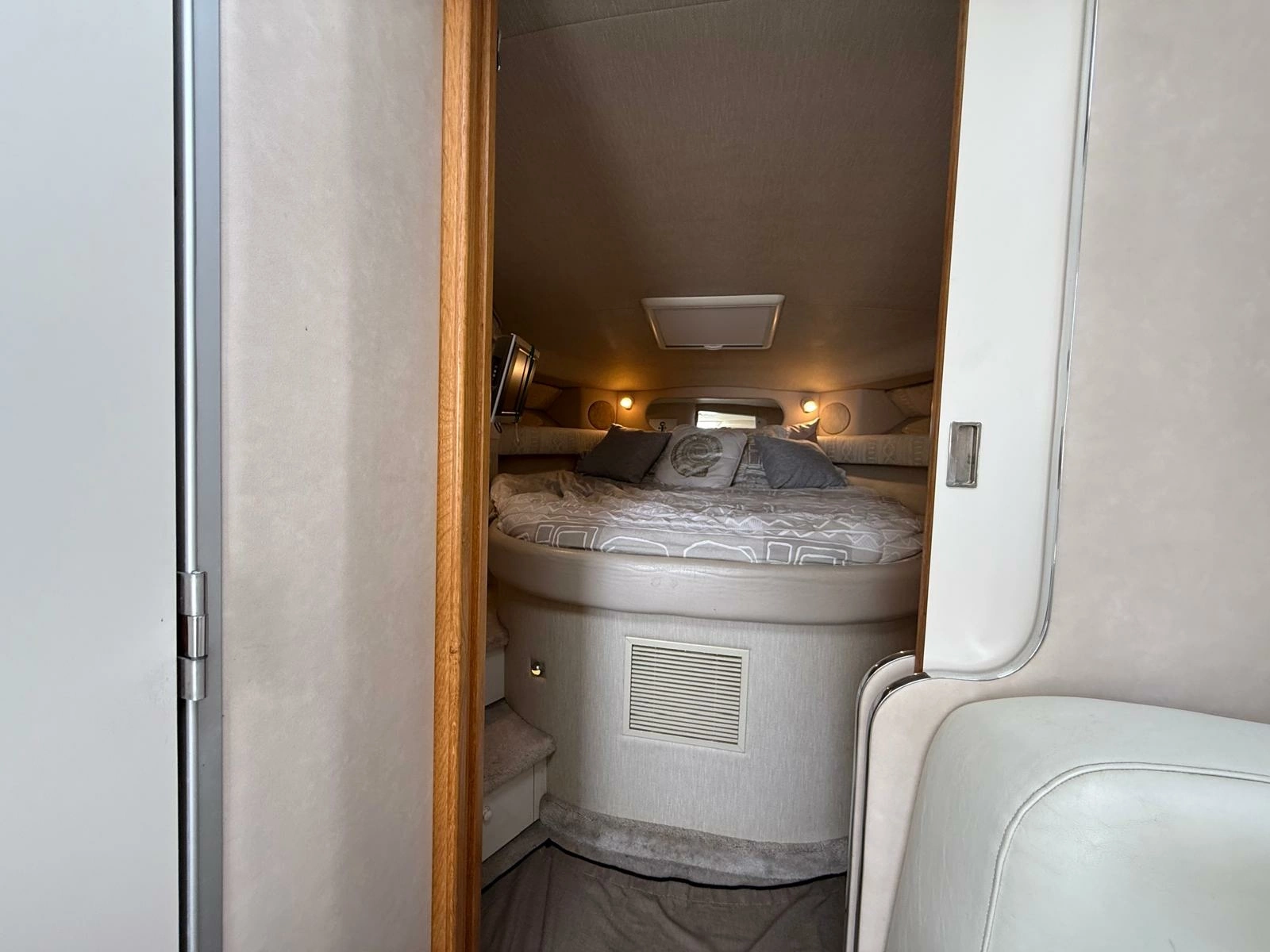 1996 Sea Ray 370 Sundancer 37