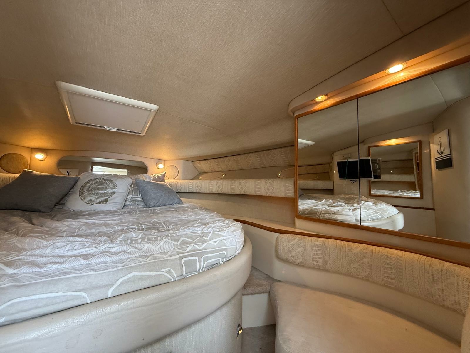 1996 Sea Ray 370 Sundancer 37