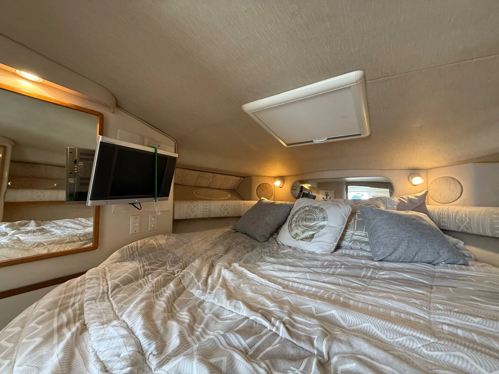 1996 Sea Ray 370 Sundancer 37