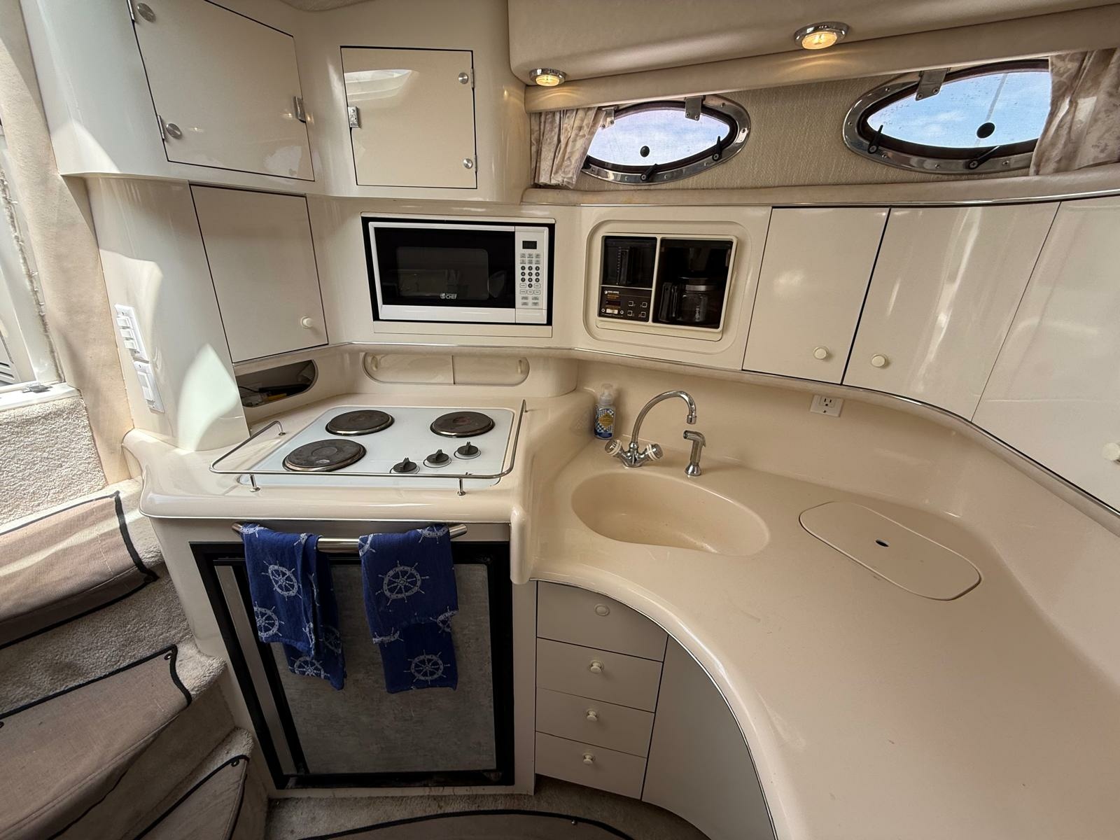 1996 Sea Ray 370 Sundancer 37