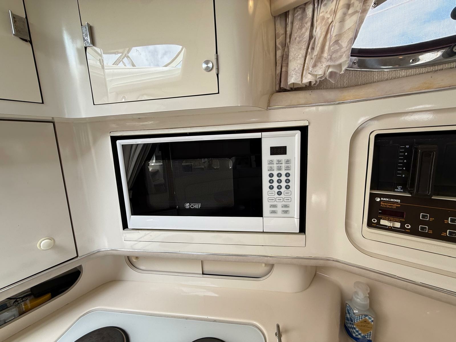 1996 Sea Ray 370 Sundancer 37