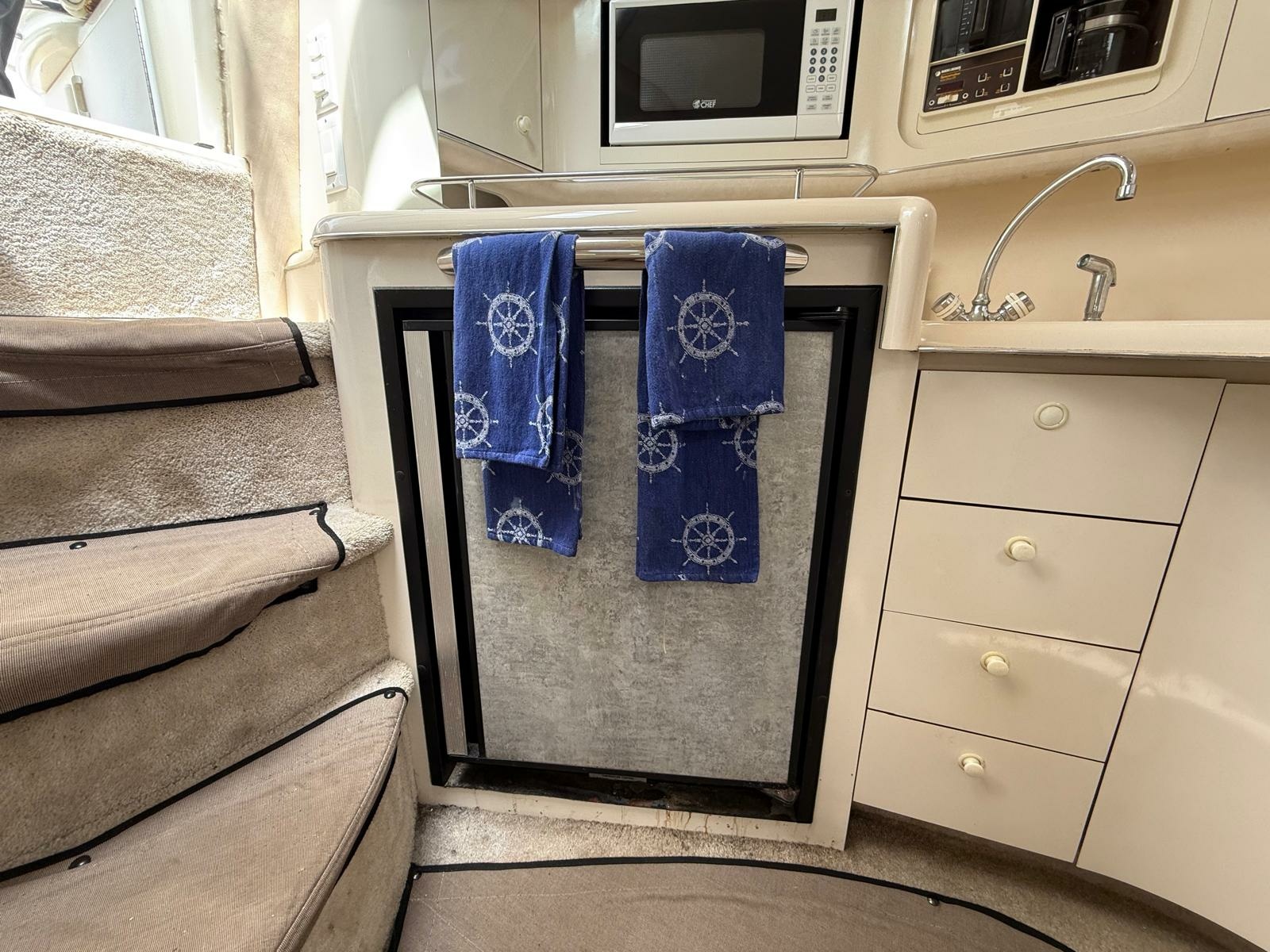 1996 Sea Ray 370 Sundancer 37