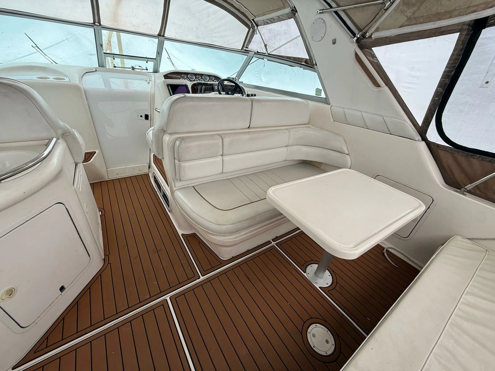 1997 Sea Ray 330 Sundancer 33