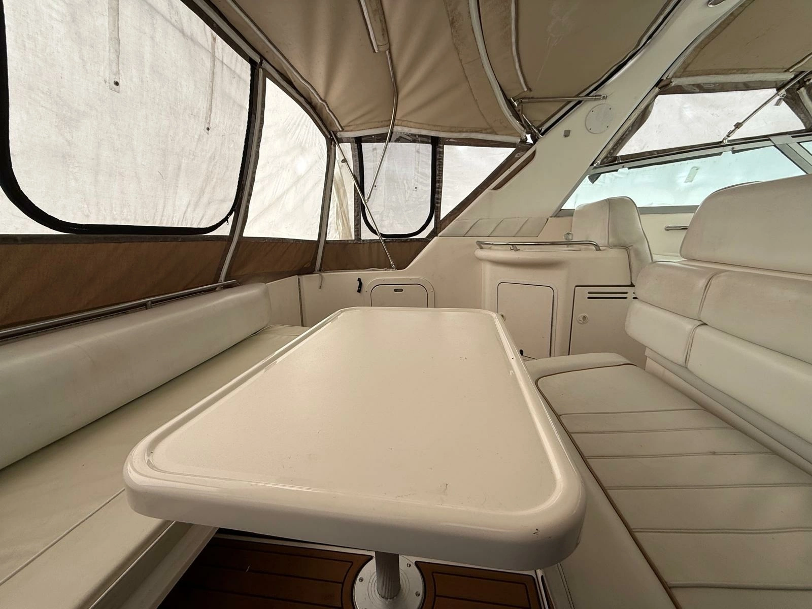 1997 Sea Ray 330 Sundancer 33