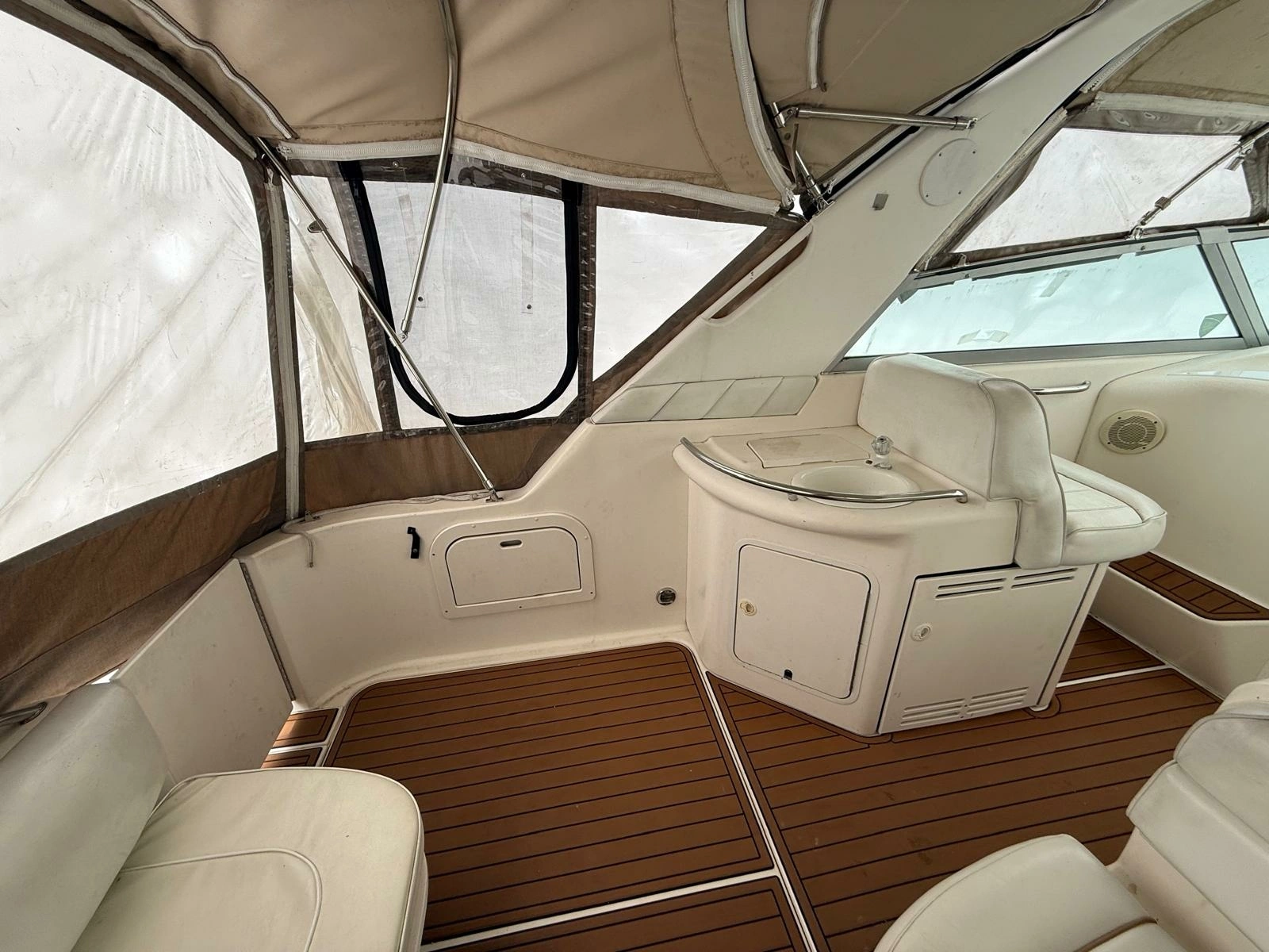 1997 Sea Ray 330 Sundancer 33