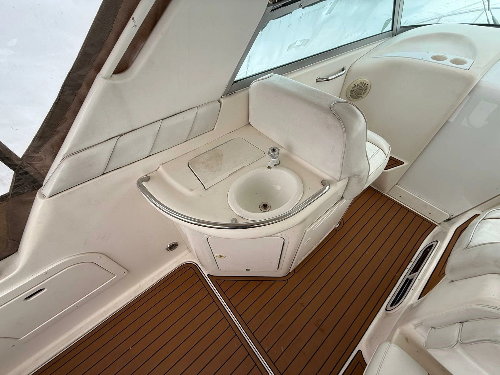 1997 Sea Ray 330 Sundancer 33