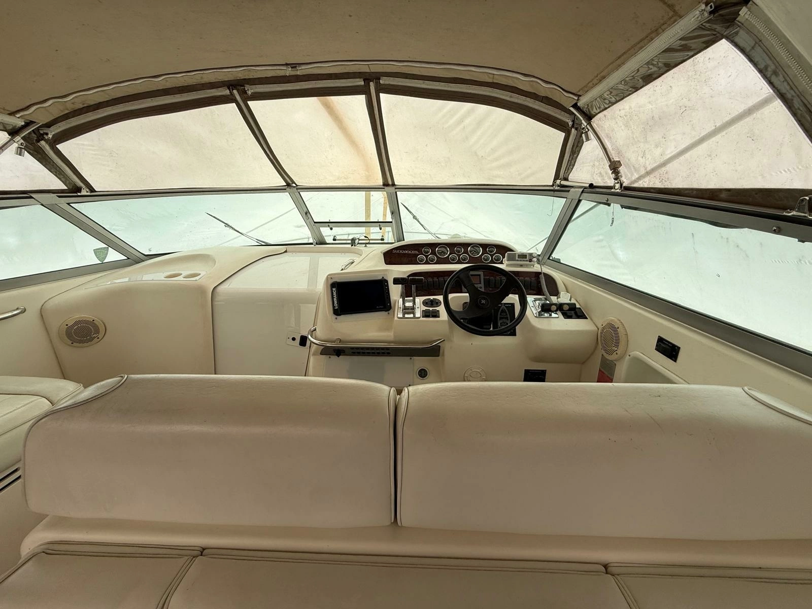 1997 Sea Ray 330 Sundancer 33