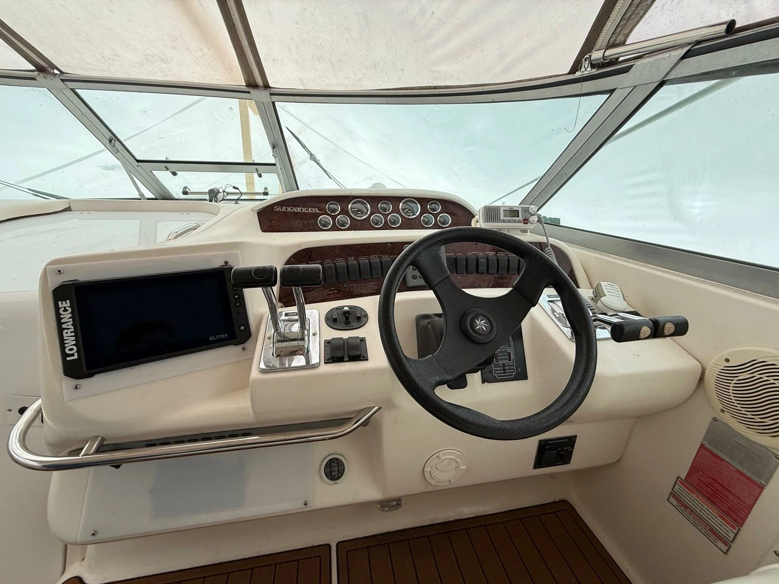 1997 Sea Ray 330 Sundancer 33