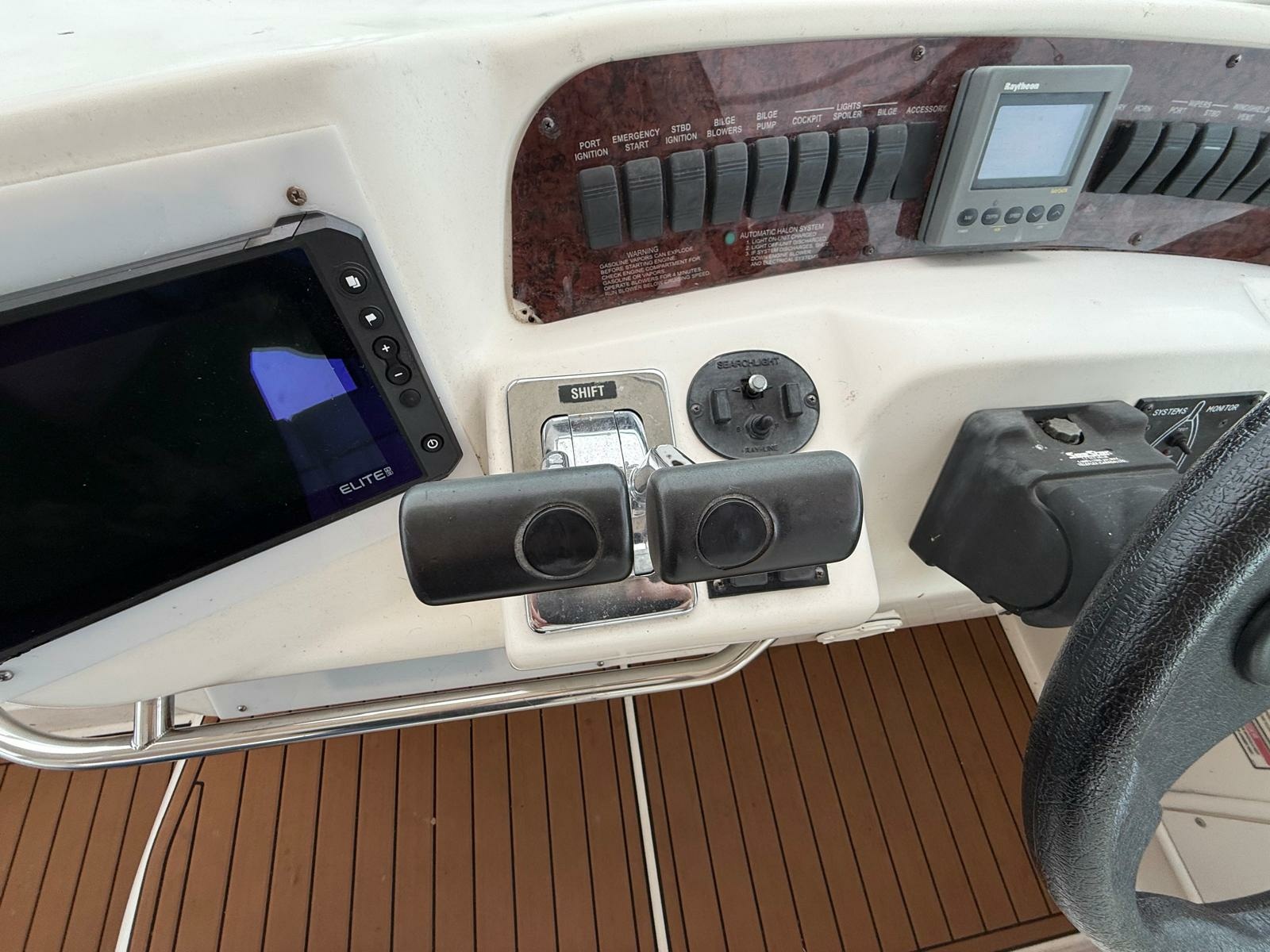 1997 Sea Ray 330 Sundancer 33
