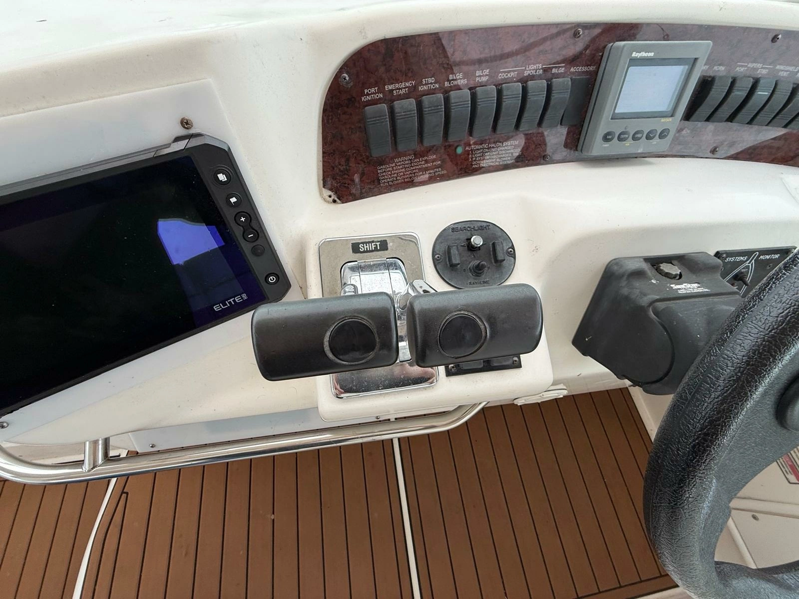 1997 Sea Ray 330 Sundancer 33
