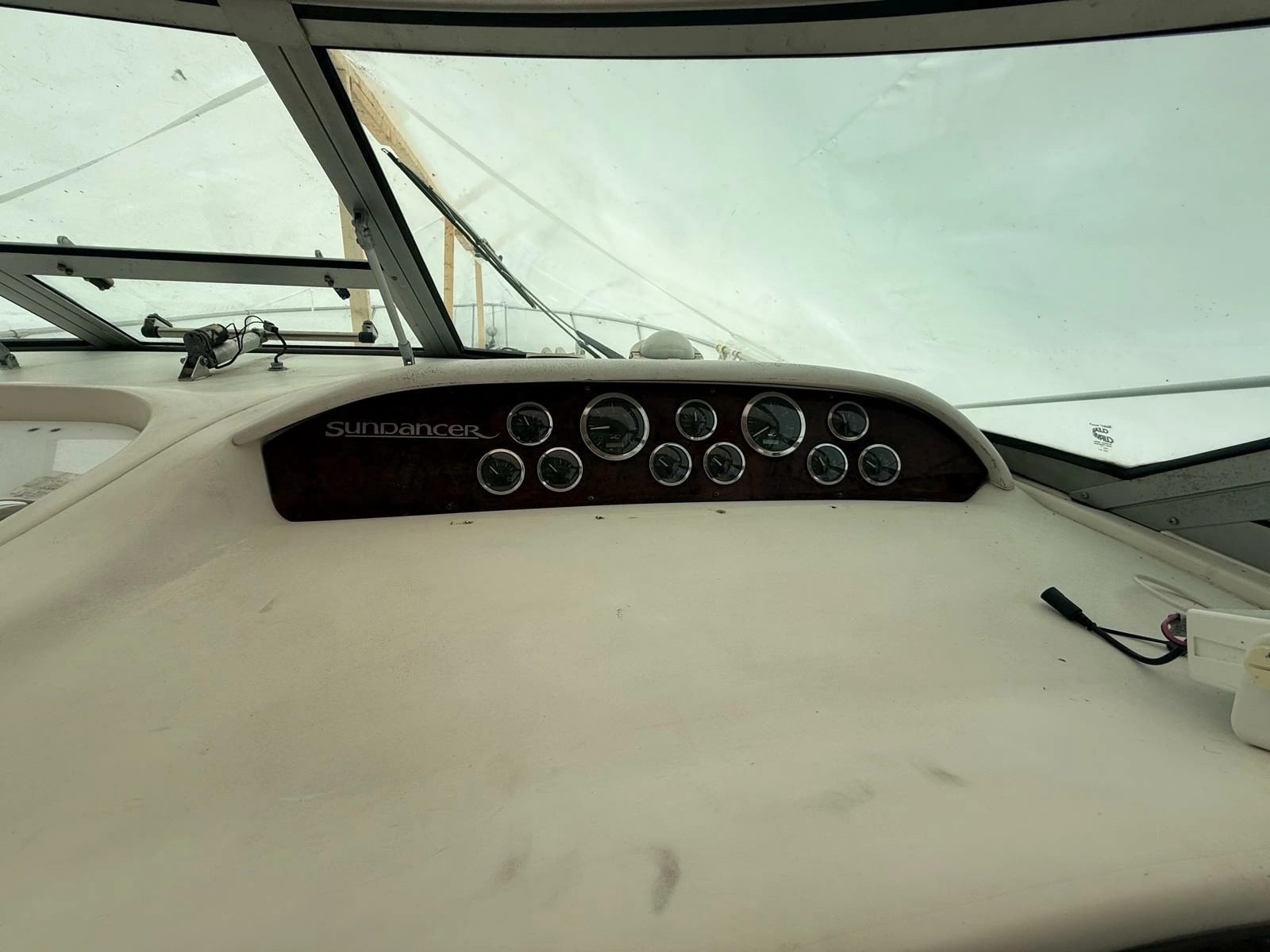 1997 Sea Ray 330 Sundancer 33