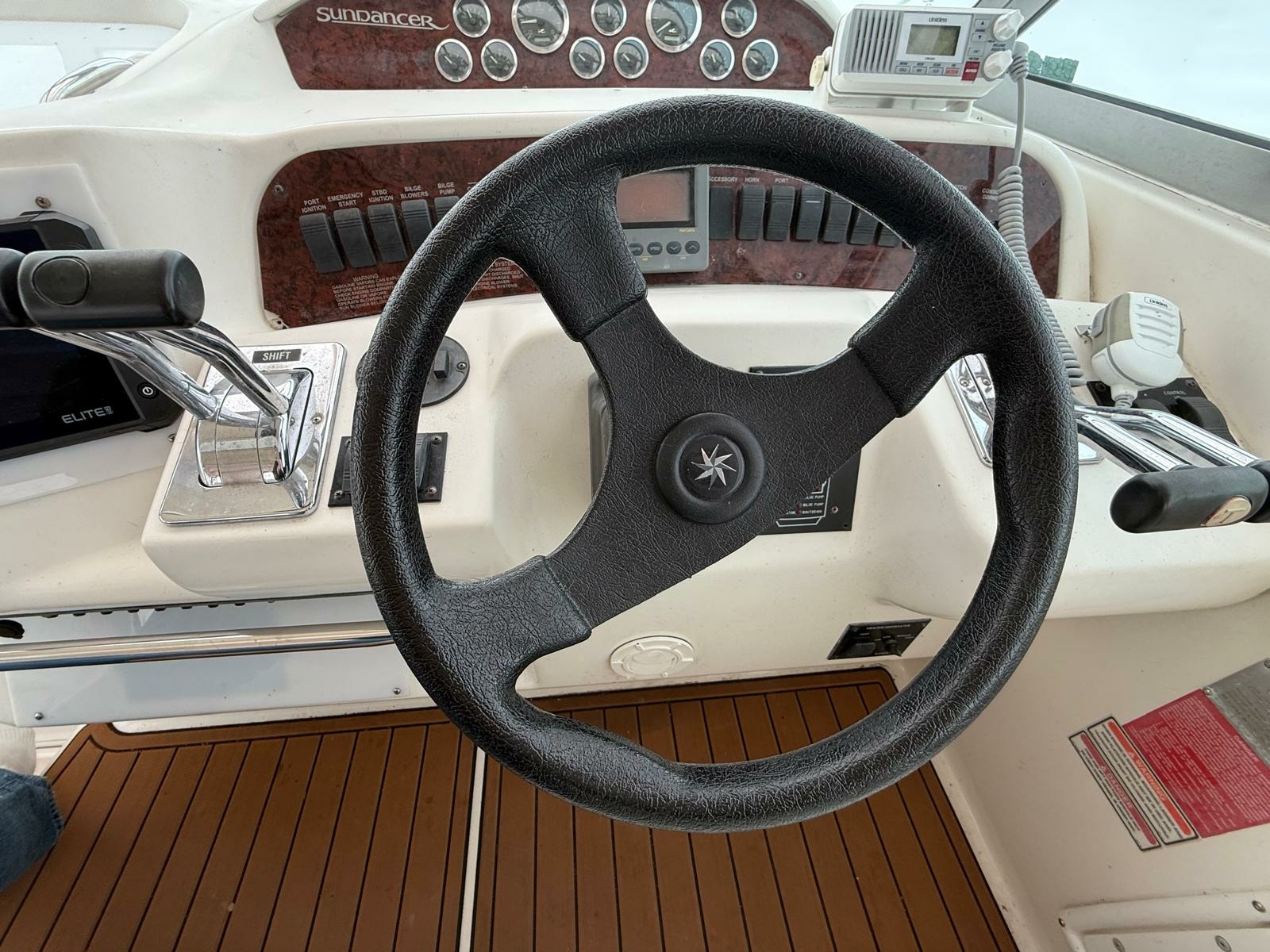 1997 Sea Ray 330 Sundancer 33