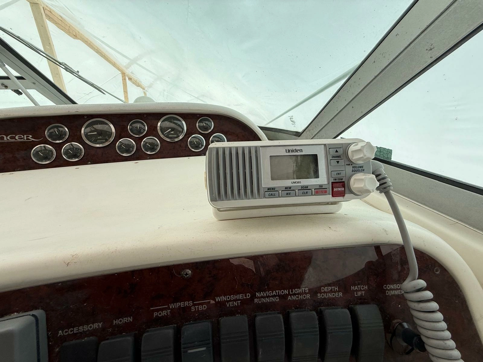 1997 Sea Ray 330 Sundancer 33