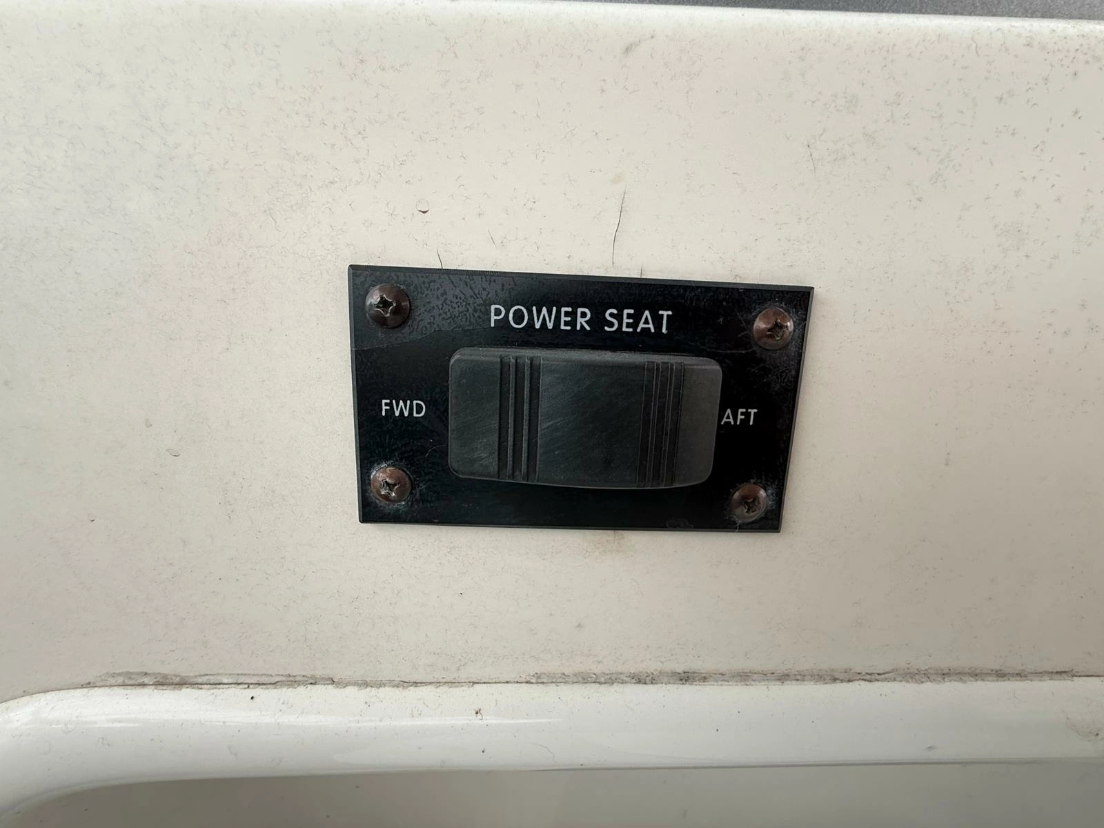 1997 Sea Ray 330 Sundancer 33