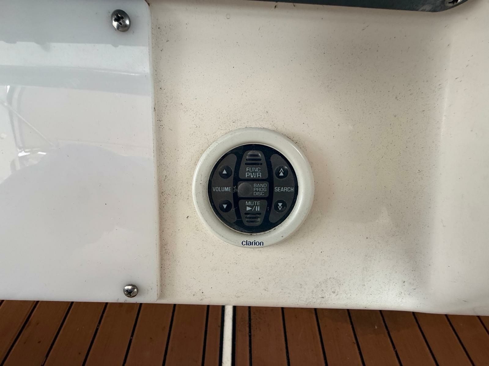 1997 Sea Ray 330 Sundancer 33