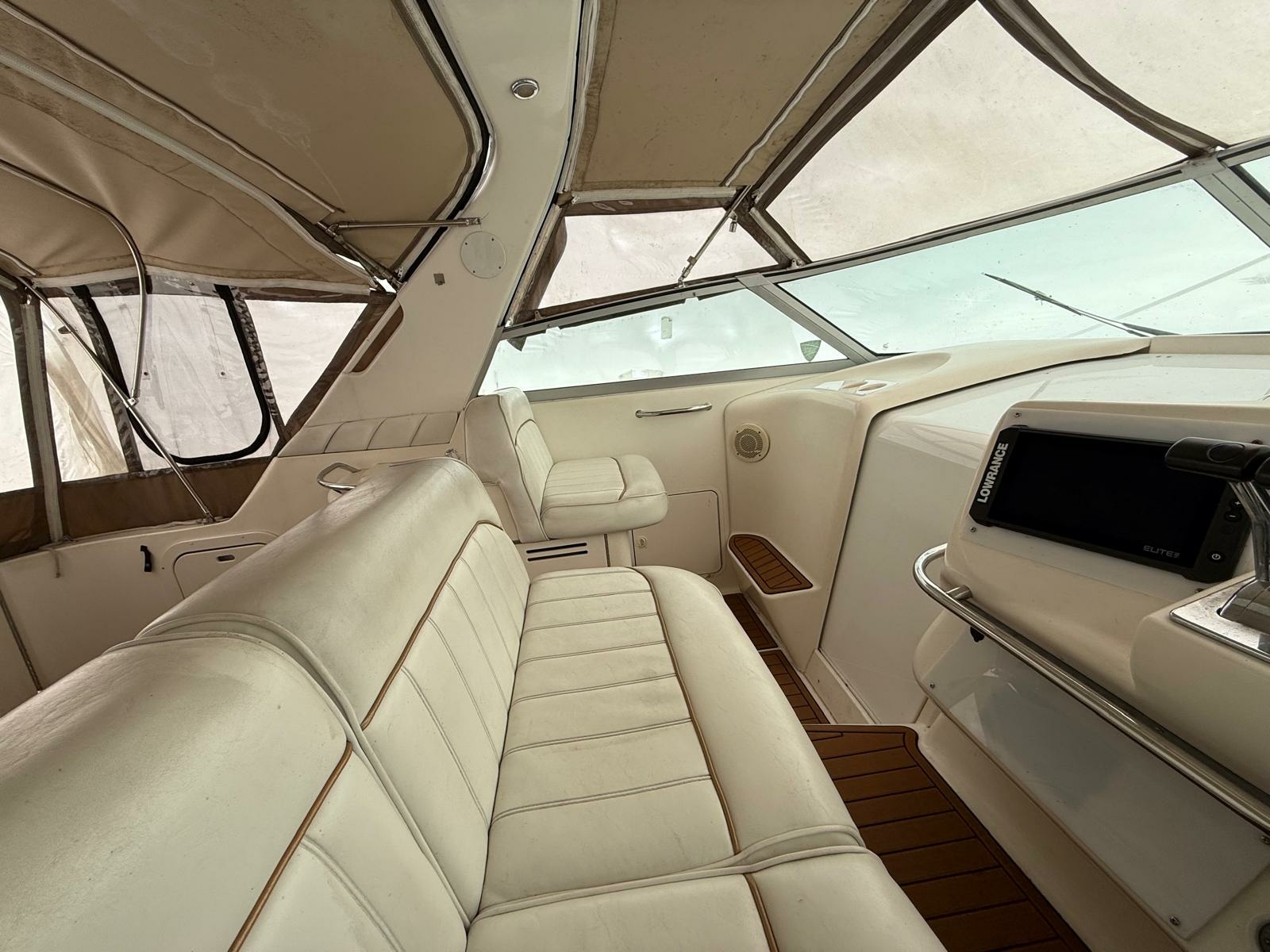 1997 Sea Ray 330 Sundancer 33