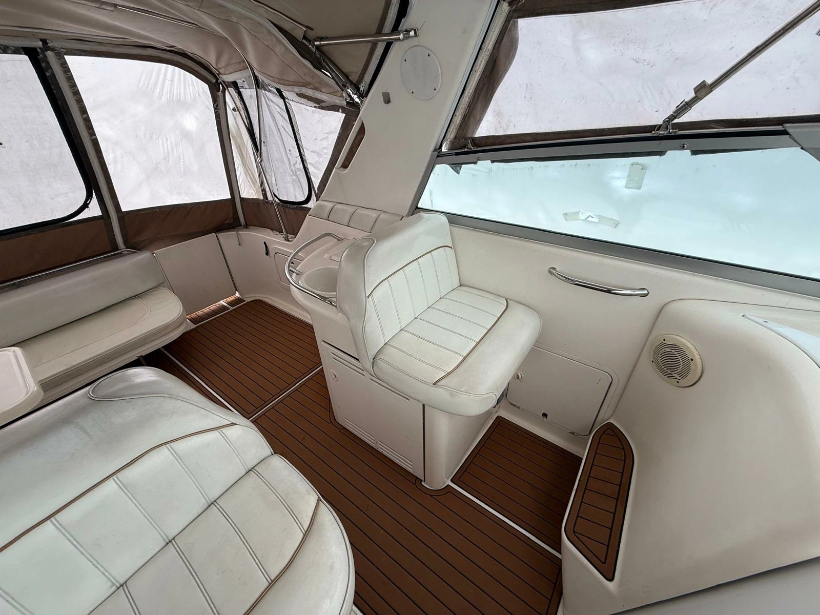 1997 Sea Ray 330 Sundancer 33