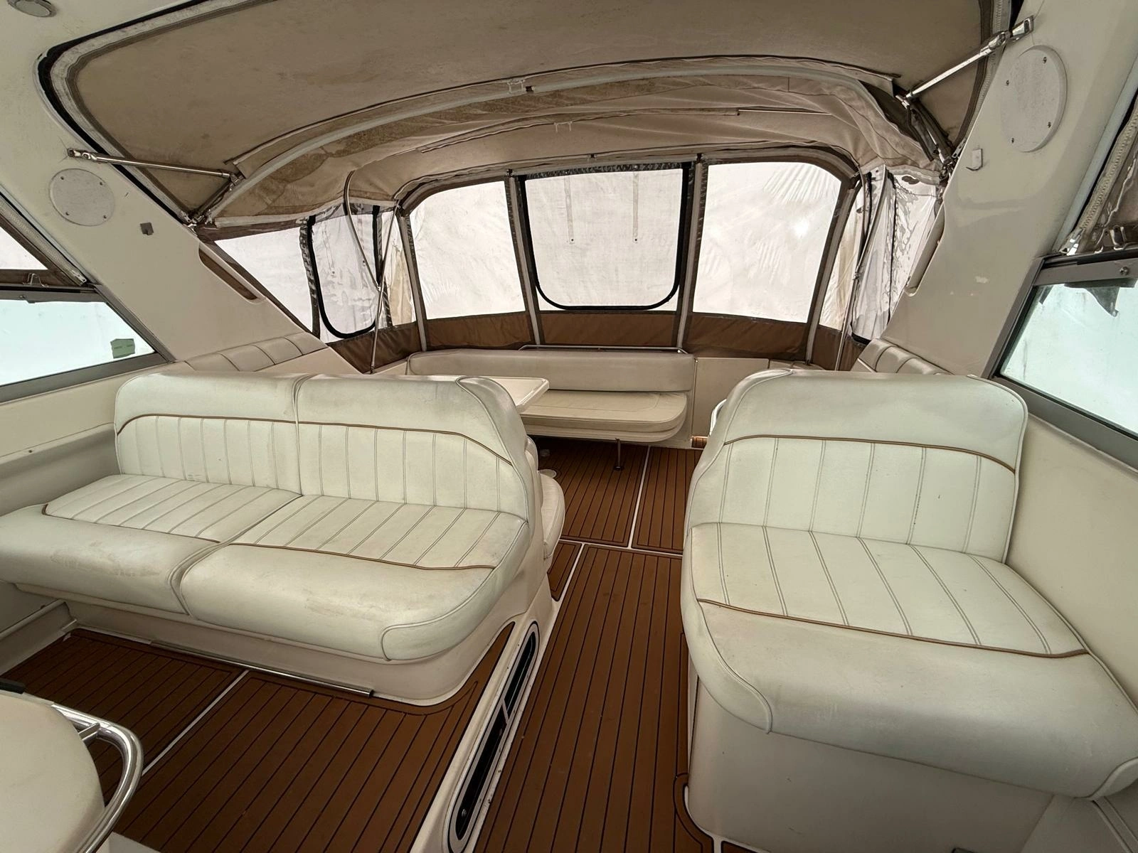 1997 Sea Ray 330 Sundancer 33