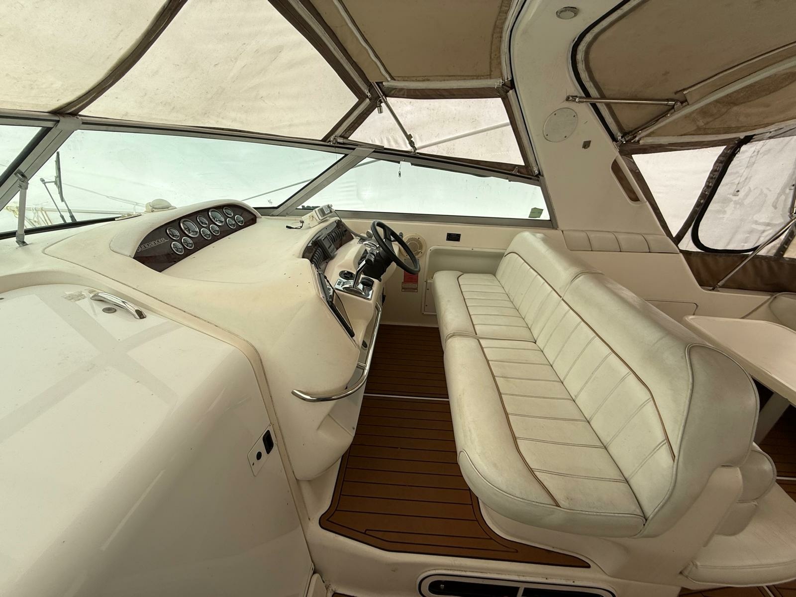 1997 Sea Ray 330 Sundancer 33