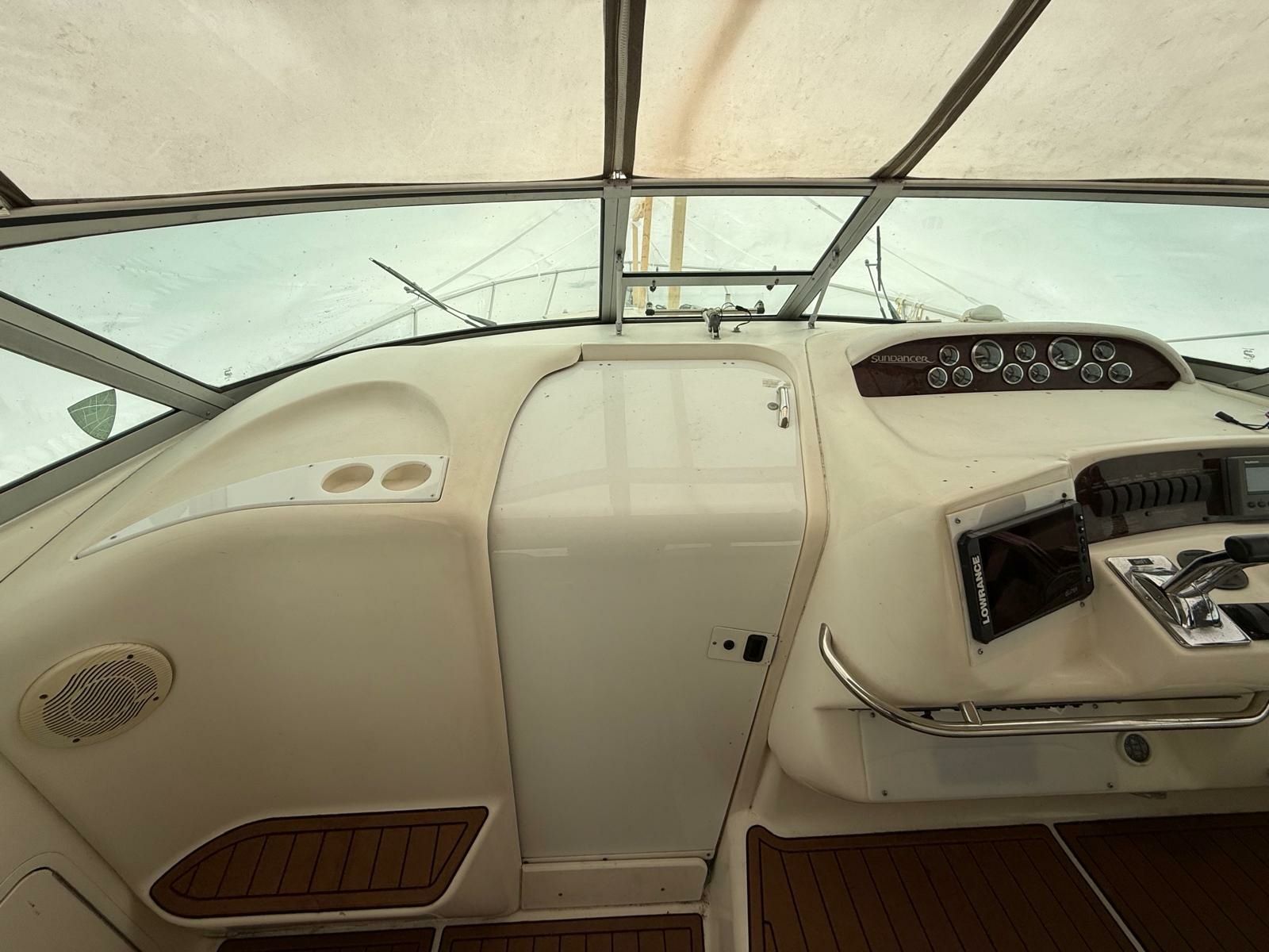1997 Sea Ray 330 Sundancer 33
