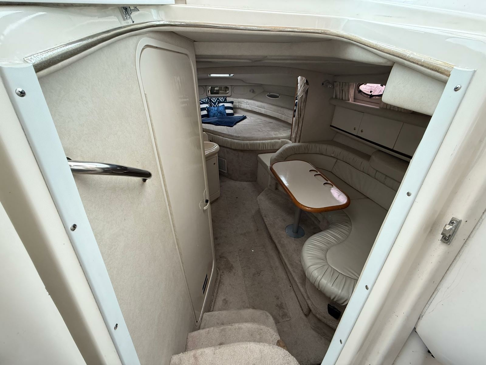 1997 Sea Ray 330 Sundancer 33