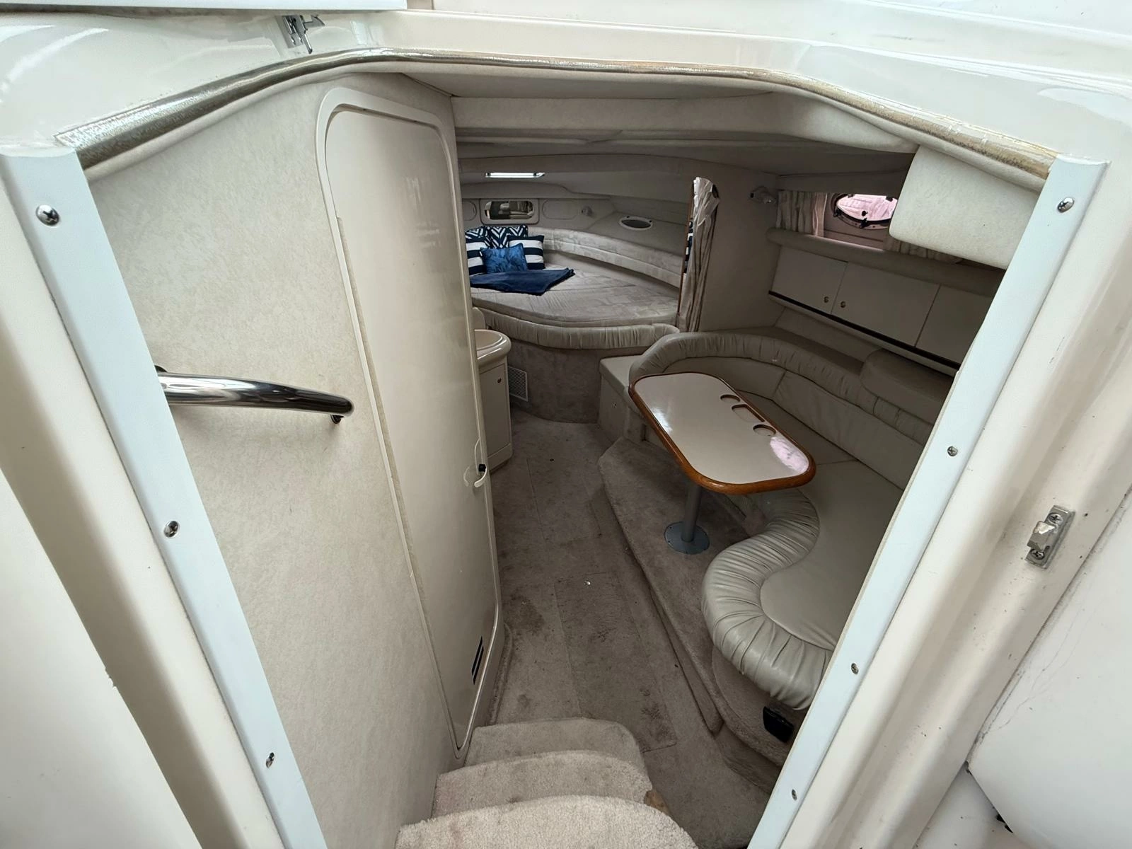 1997 Sea Ray 330 Sundancer 33