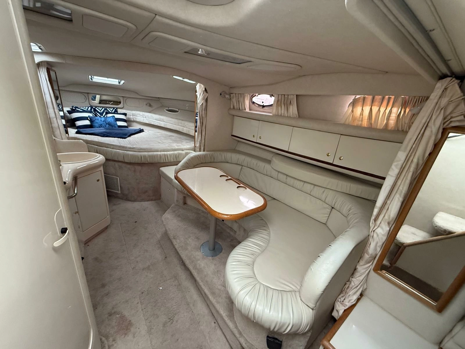 1997 Sea Ray 330 Sundancer 33