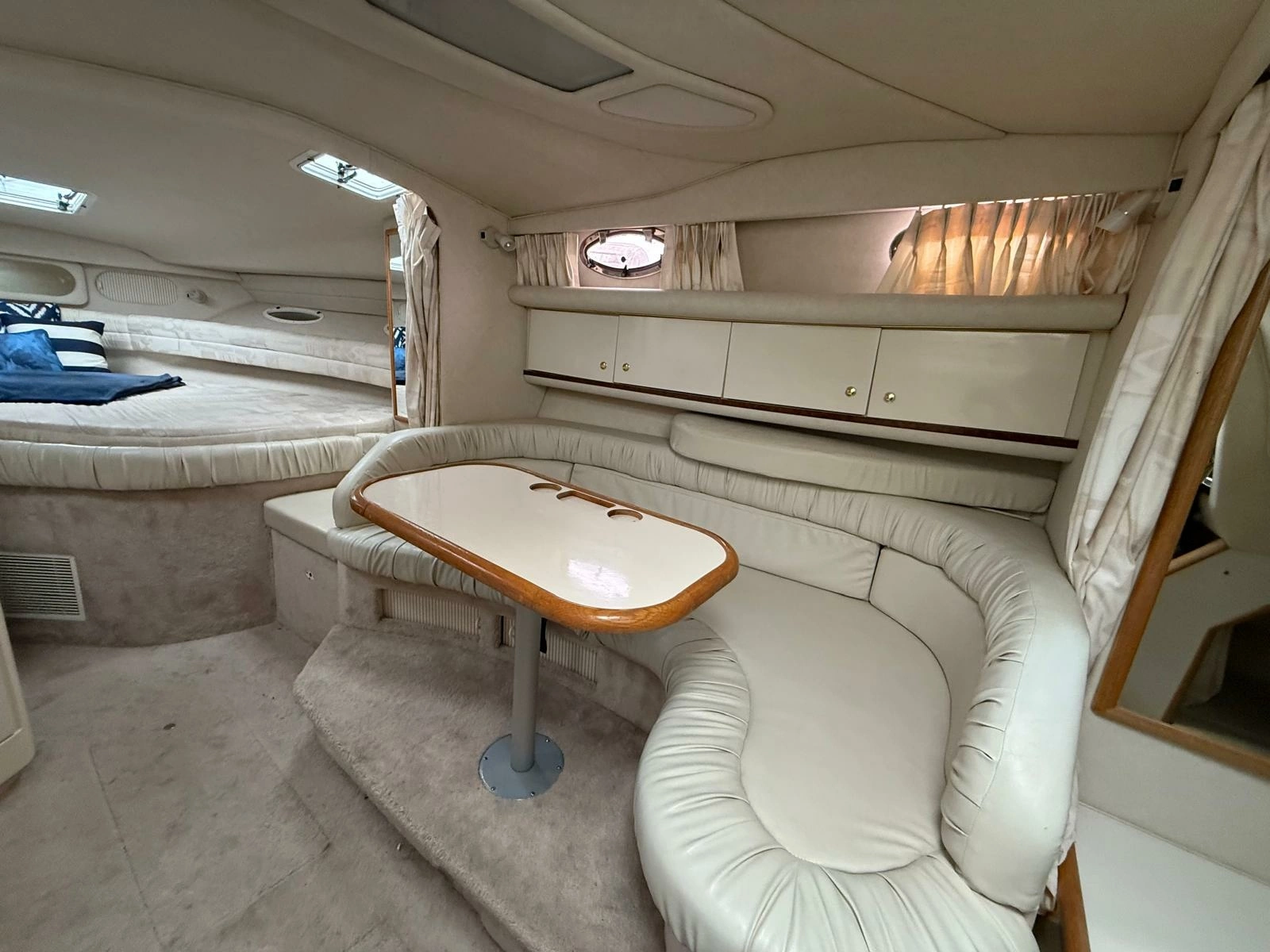 1997 Sea Ray 330 Sundancer 33