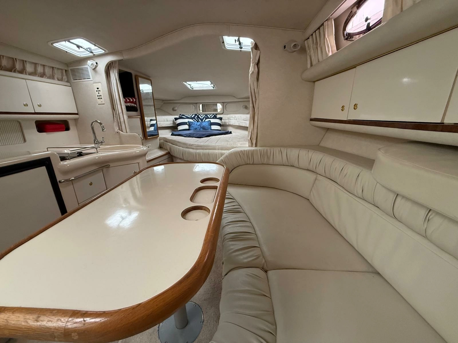 1997 Sea Ray 330 Sundancer 33