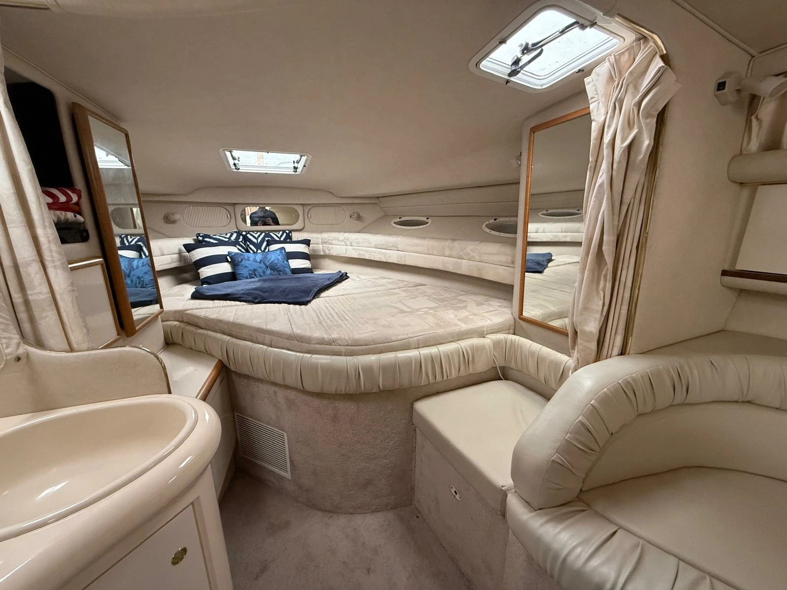 1997 Sea Ray 330 Sundancer 33