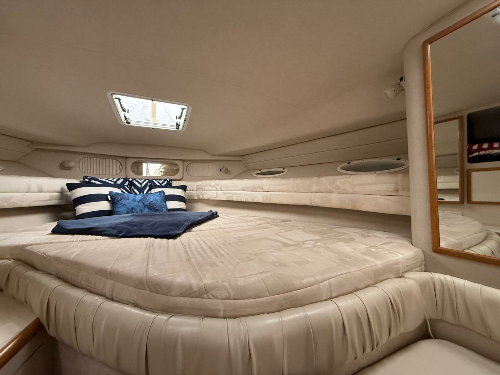 1997 Sea Ray 330 Sundancer 33