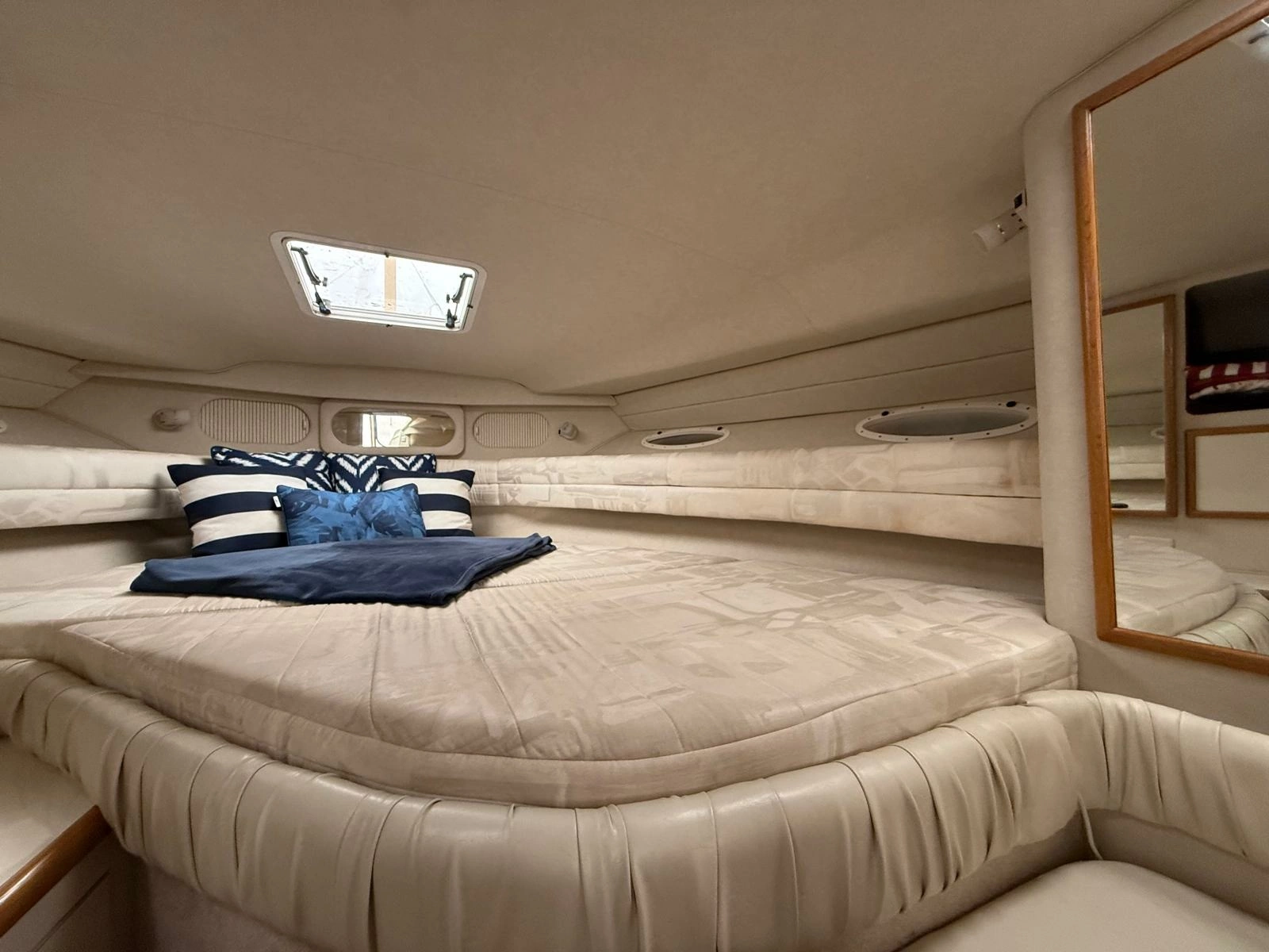 1997 Sea Ray 330 Sundancer 33