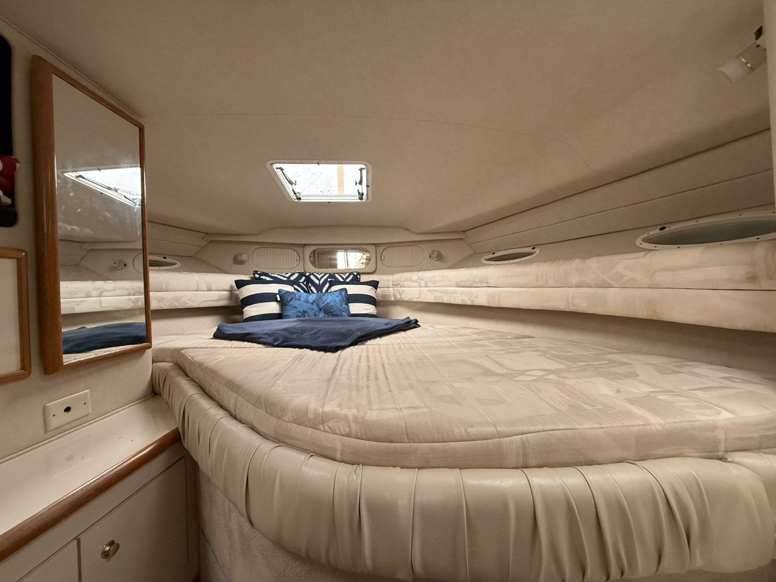 1997 Sea Ray 330 Sundancer 33