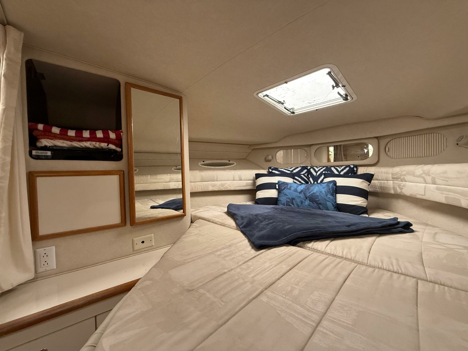 1997 Sea Ray 330 Sundancer 33