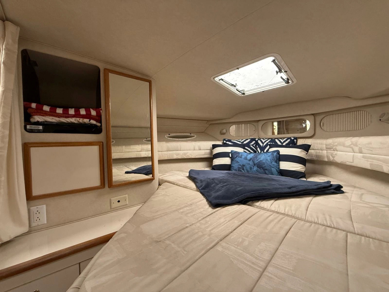 1997 Sea Ray 330 Sundancer 33