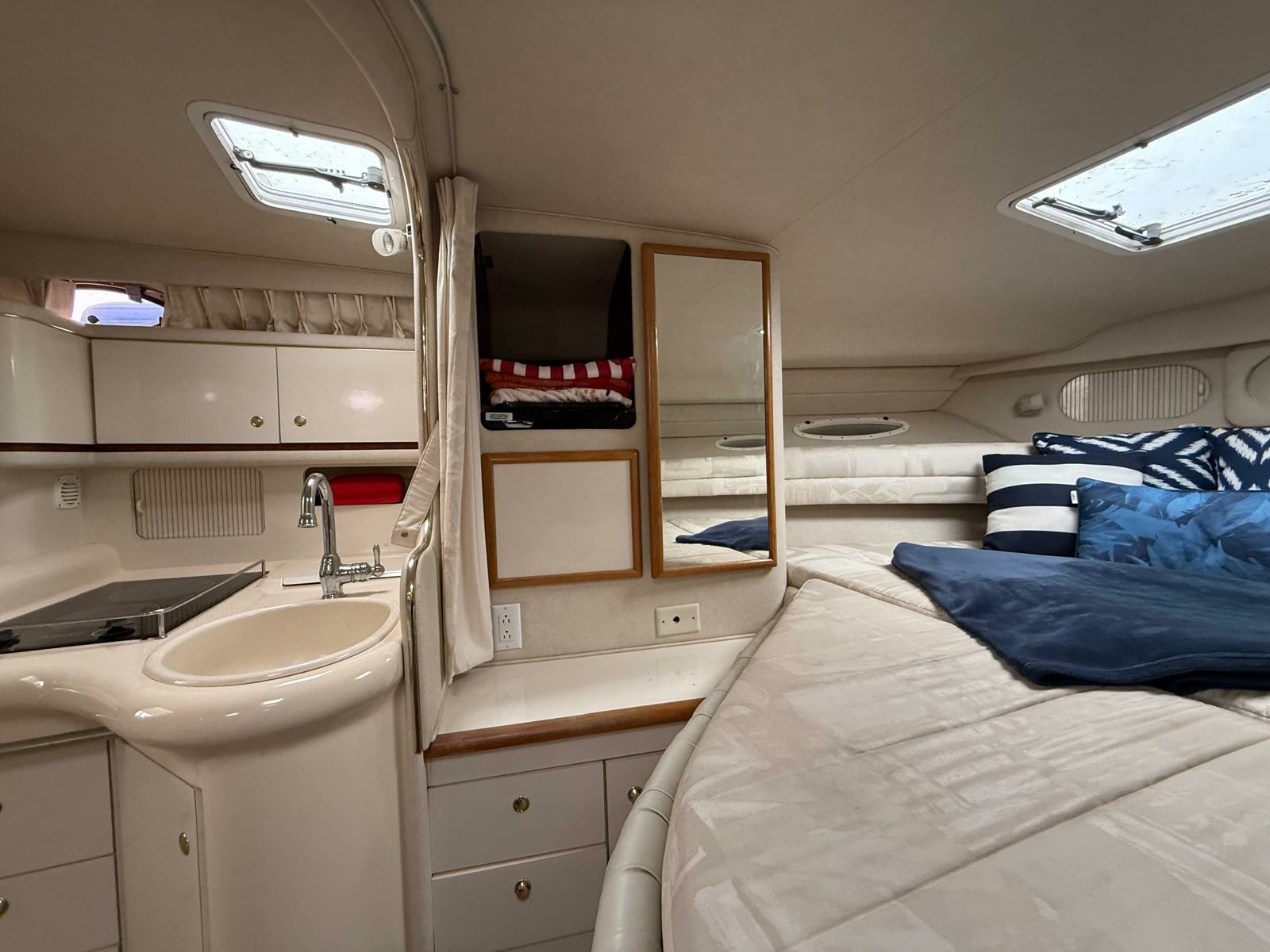 1997 Sea Ray 330 Sundancer 33