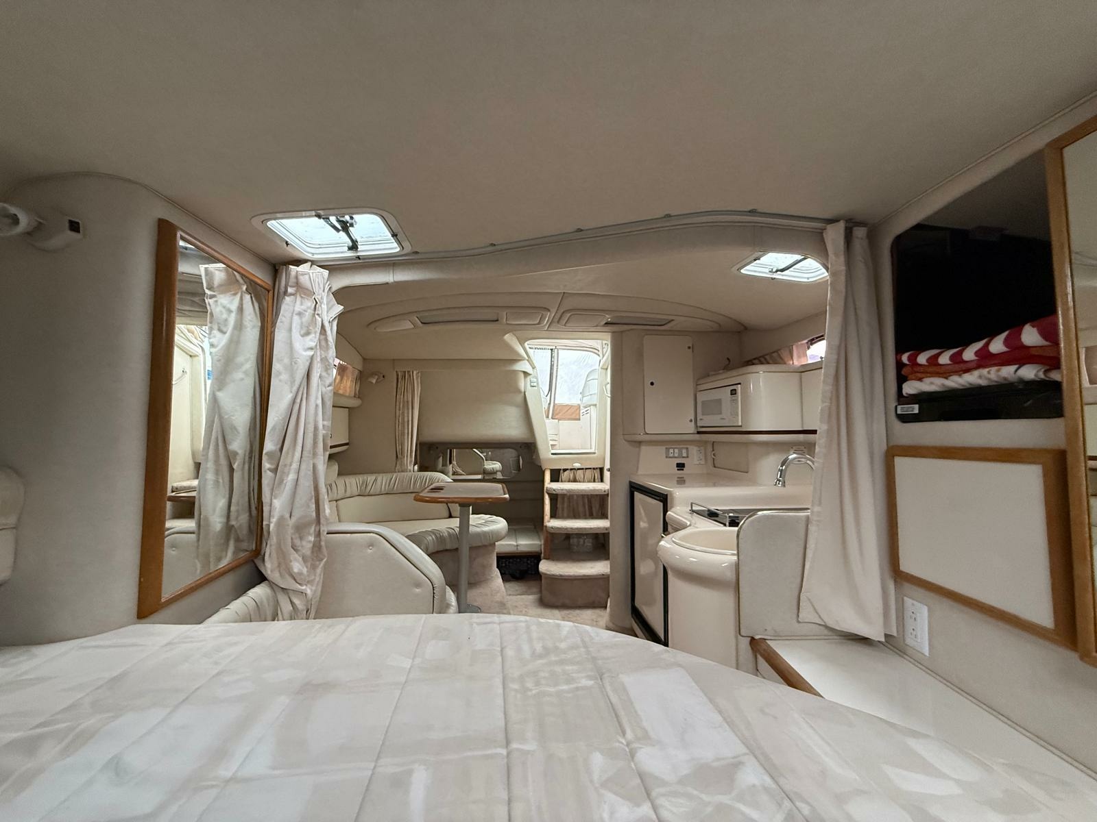 1997 Sea Ray 330 Sundancer 33