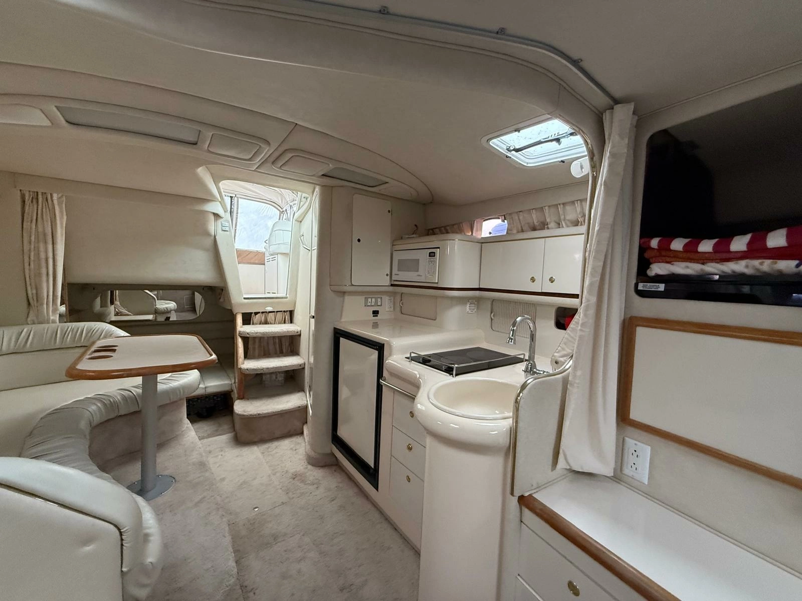 1997 Sea Ray 330 Sundancer 33